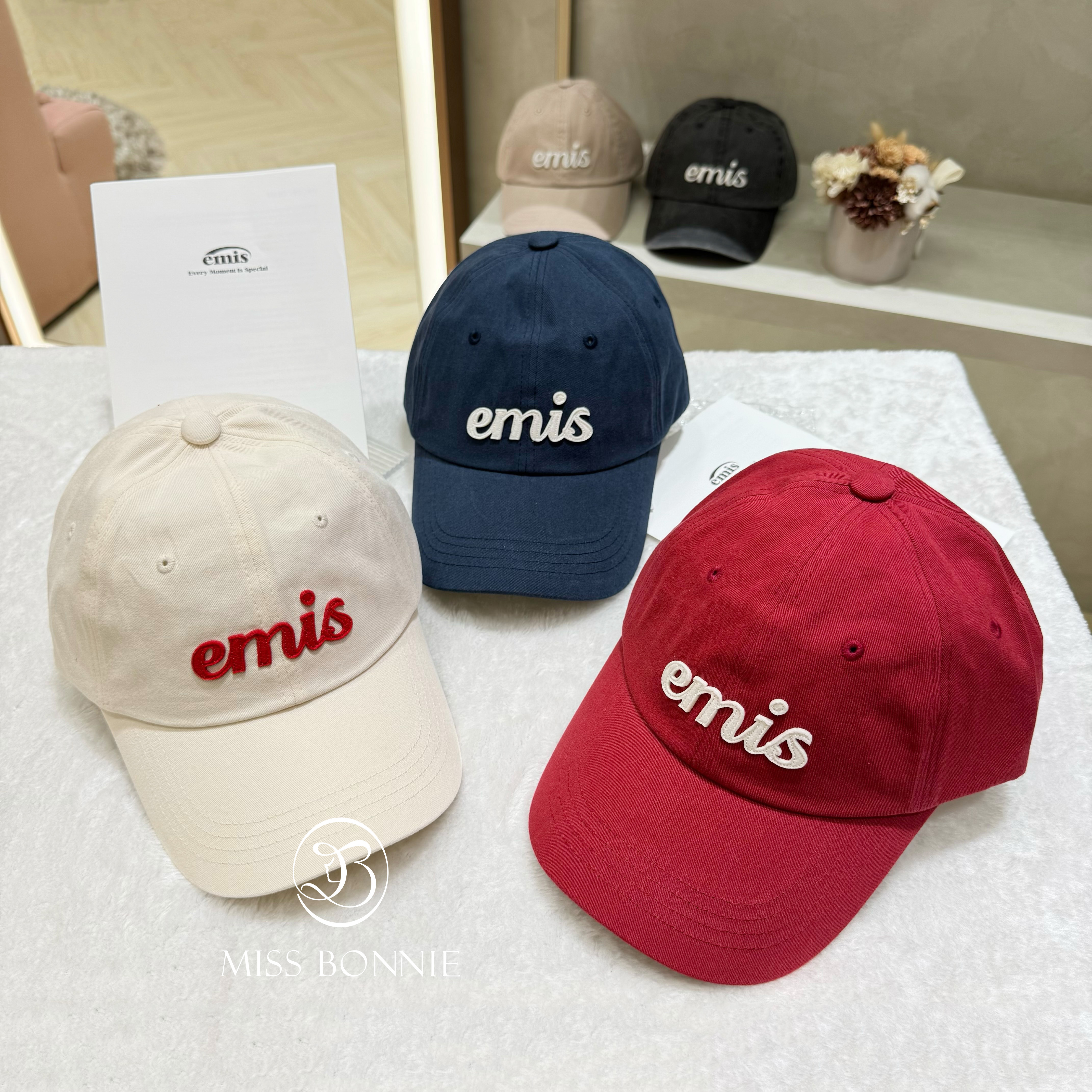 Emis草寫貼布Logo棒球帽(現貨3色)