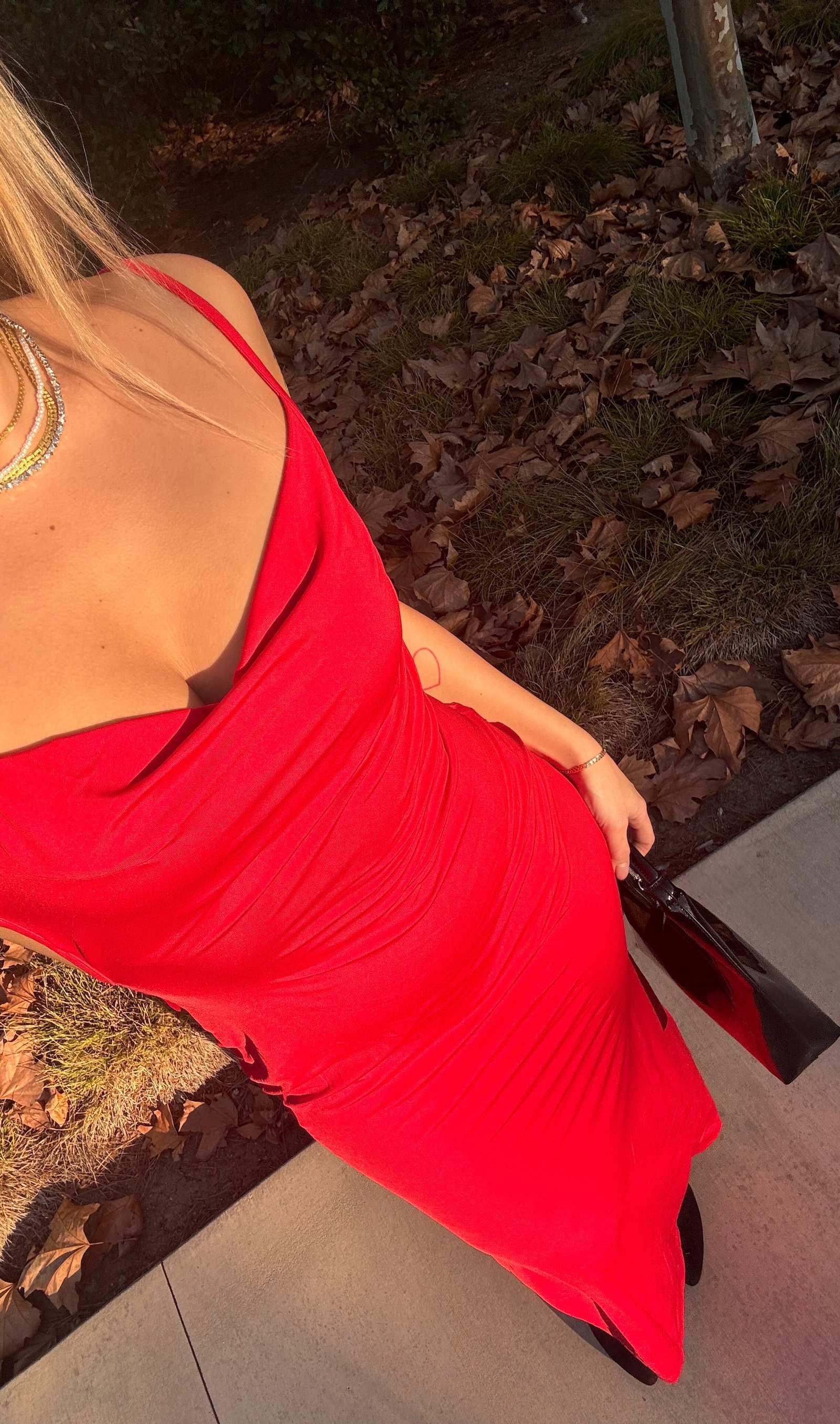 辣紅緞面美背魚尾洋裝