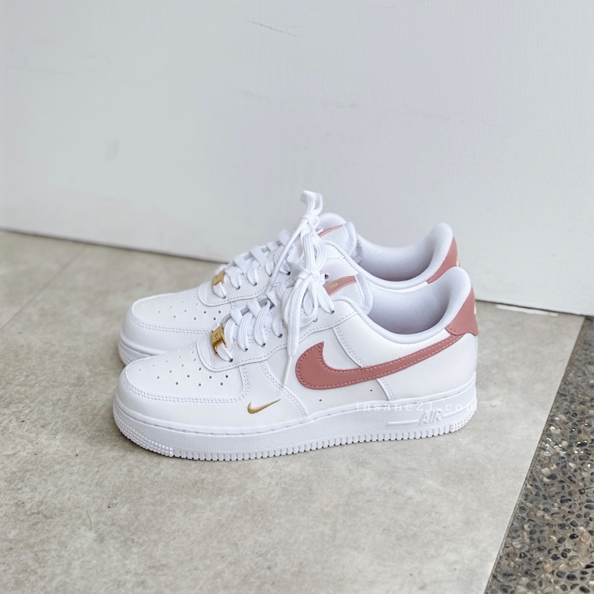 NIKE AIR FORCE 1 LOW ESS 乾燥玫瑰 小勾 休閒 女鞋 AF1 CZ0270-103