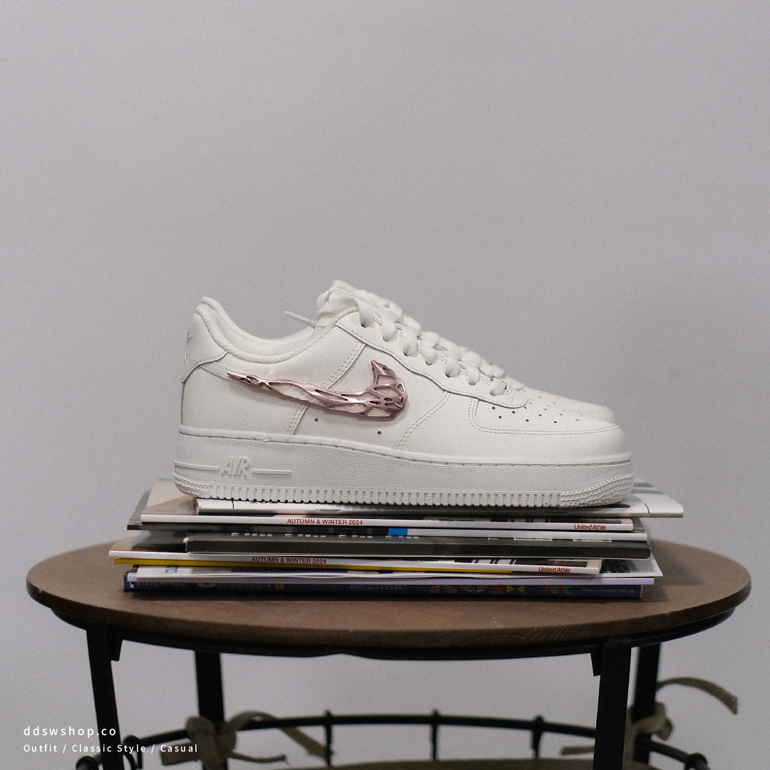 "代購" NIKE AIR FORCE 1 '07 "LIQUID METAL SWOOSH" 液態粉 米色 IF1686-161