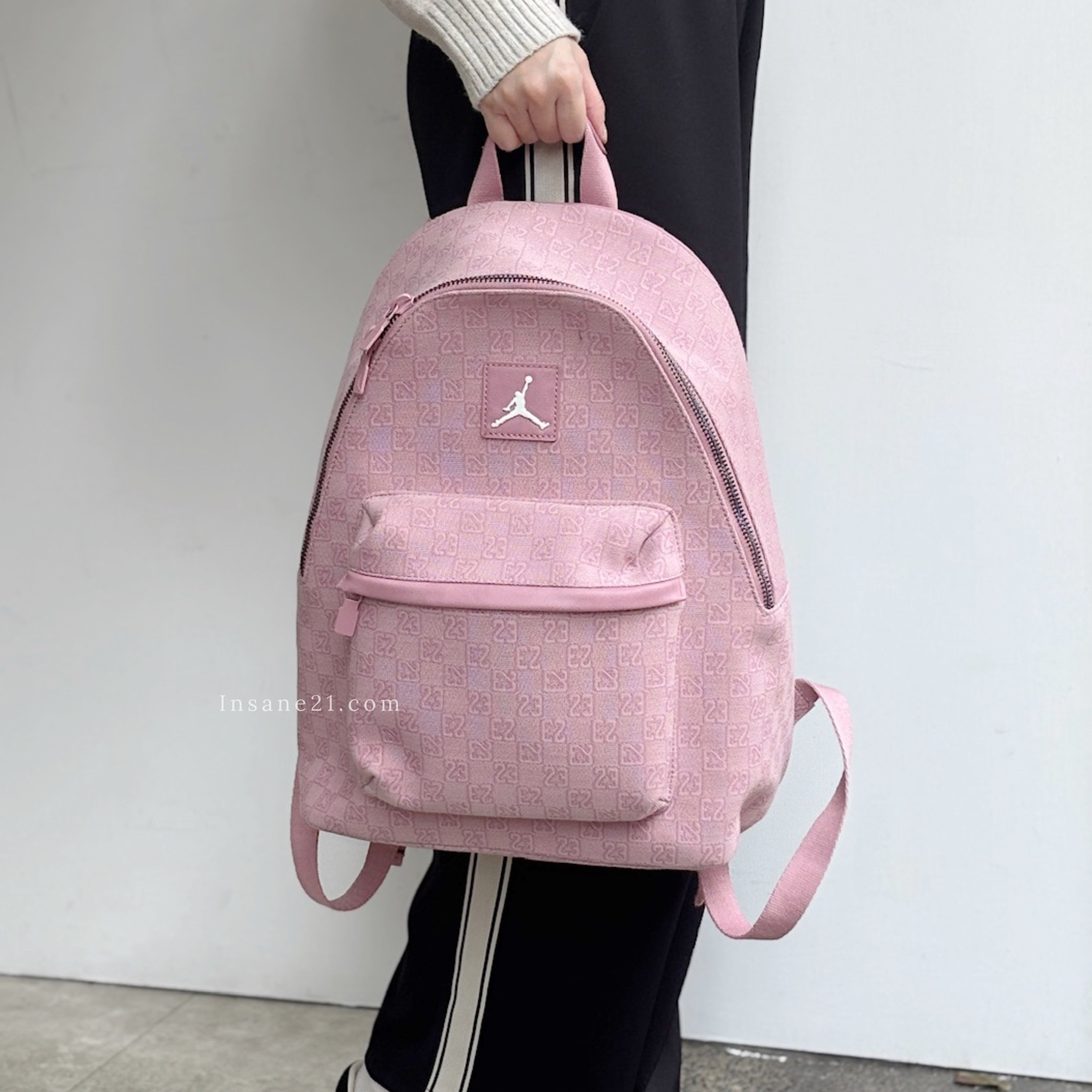 NIKE AIR JORDAN MONOGRAM BACKPACK 復古老花金標後背包FJ6784-0