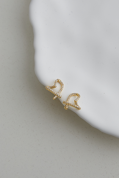 線條感水鑽愛心。銀針耳環