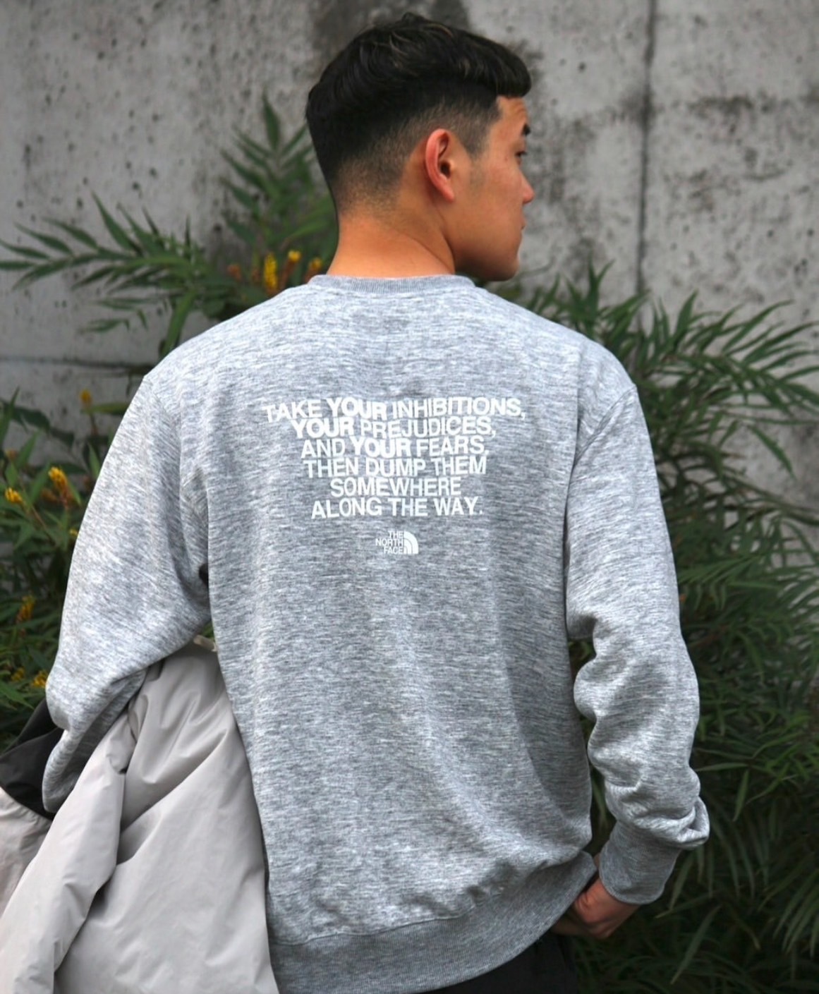 日本 TNF GRAPHIC SWEAT CREW