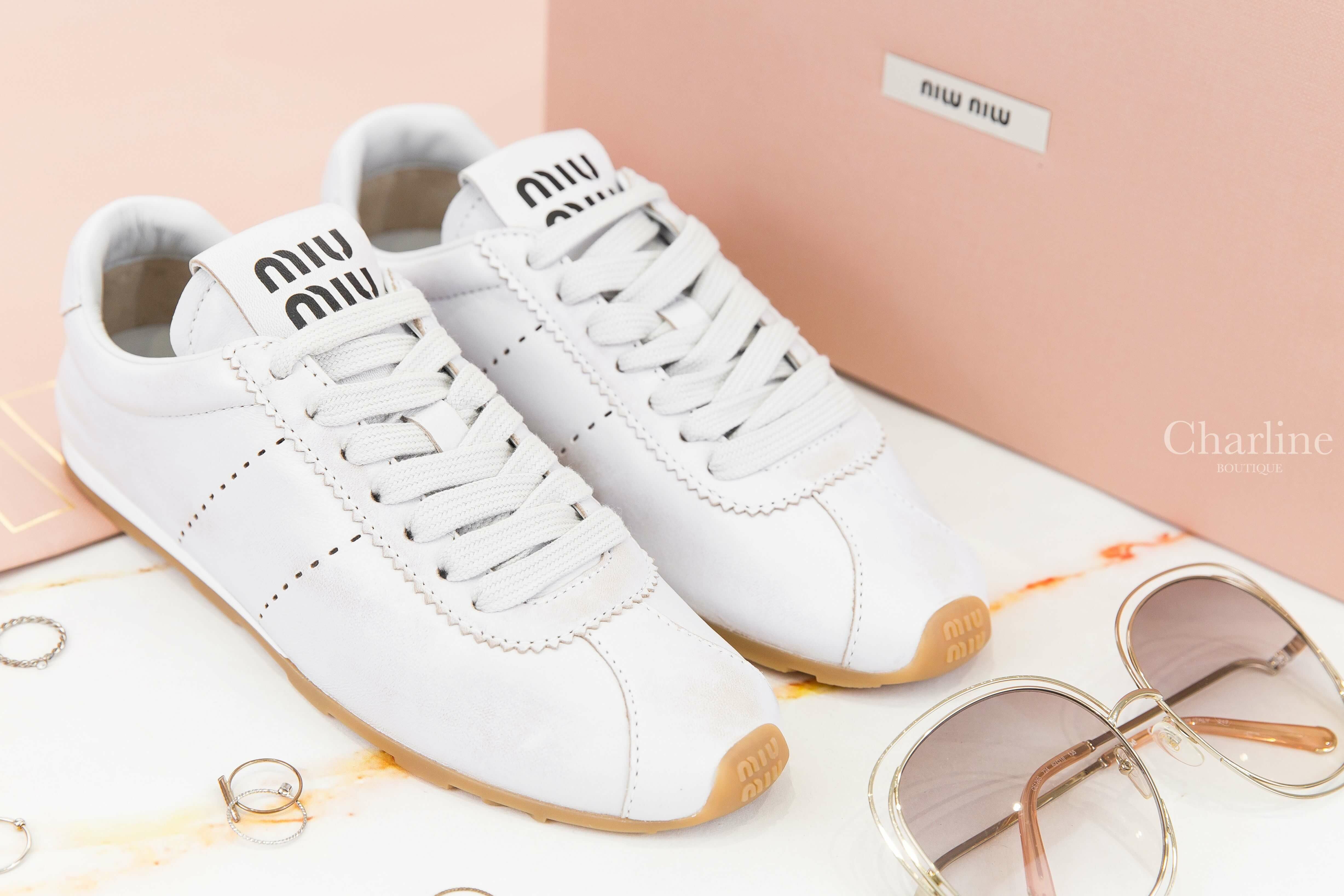 Miu Miu Plume Bleached Nappa Leather Sneakers 白色仿舊皮革黑字棕色橡膠鞋底運動鞋-Charline Boutique 精品代購