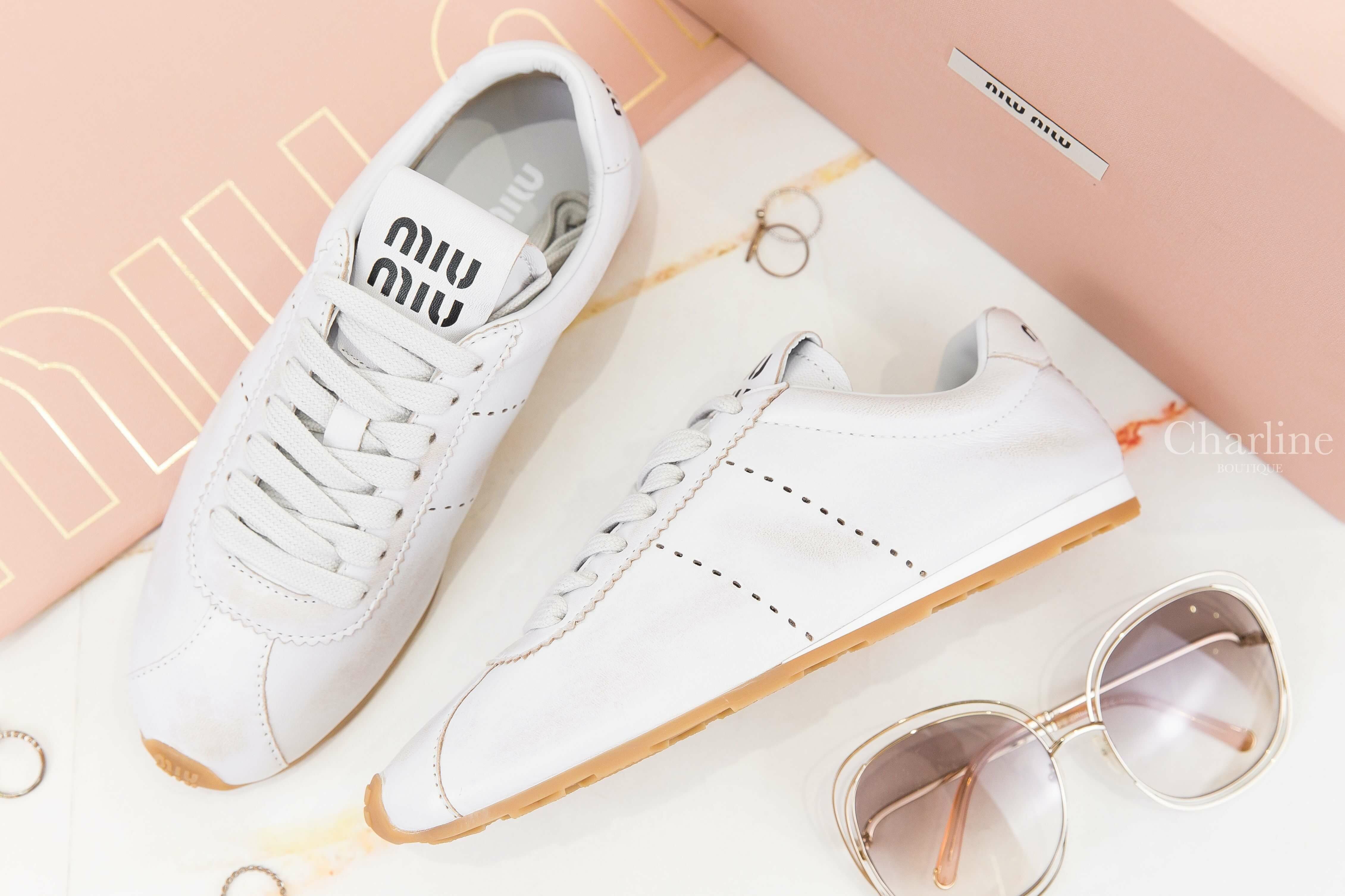 Miu Miu Plume Bleached Nappa Leather Sneakers 白色仿舊皮革黑字棕色橡膠鞋底運動鞋-Charline Boutique 精品代購