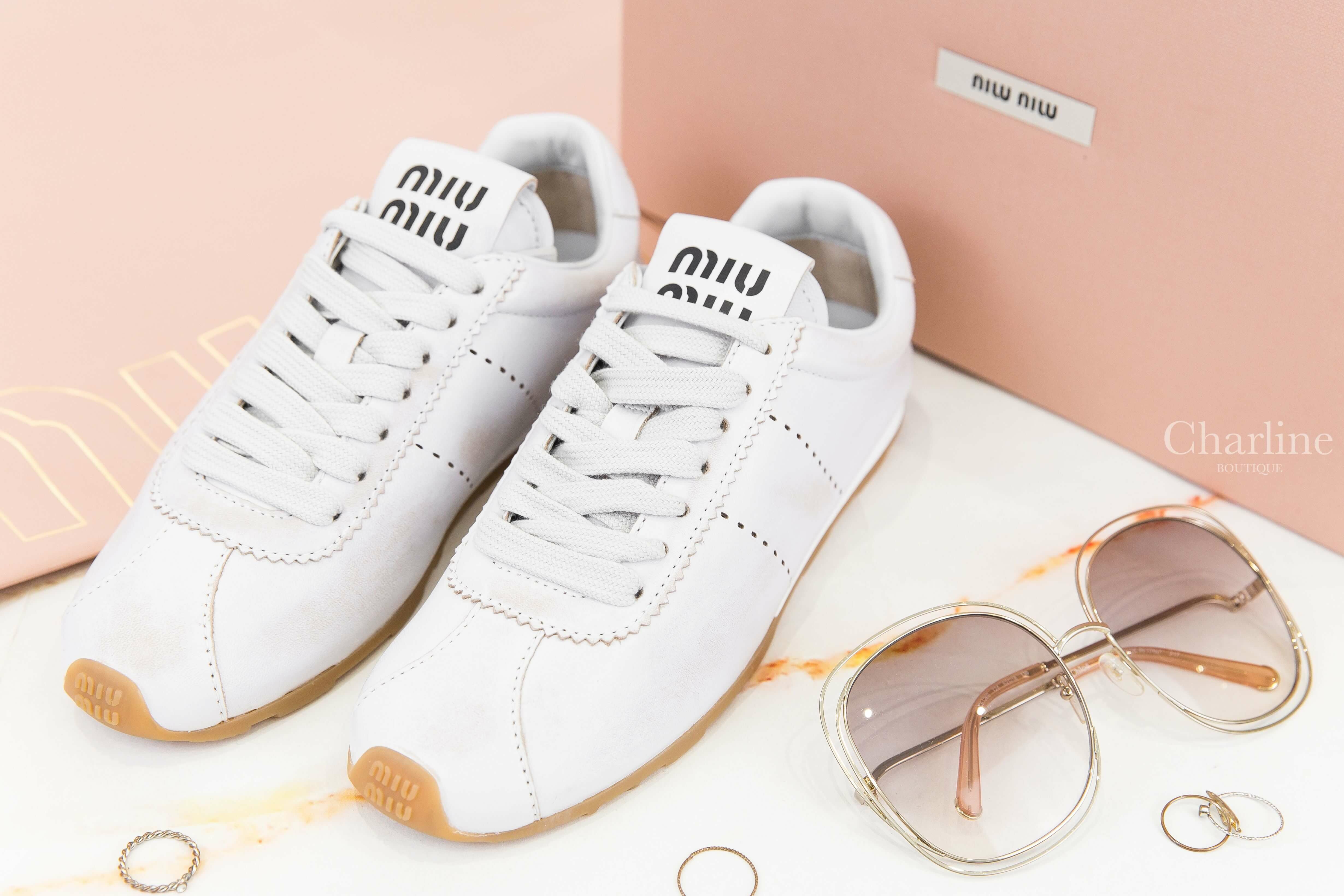 Miu Miu Plume Bleached Nappa Leather Sneakers 白色仿舊皮革黑字棕色橡膠鞋底運動鞋-Charline Boutique 精品代購