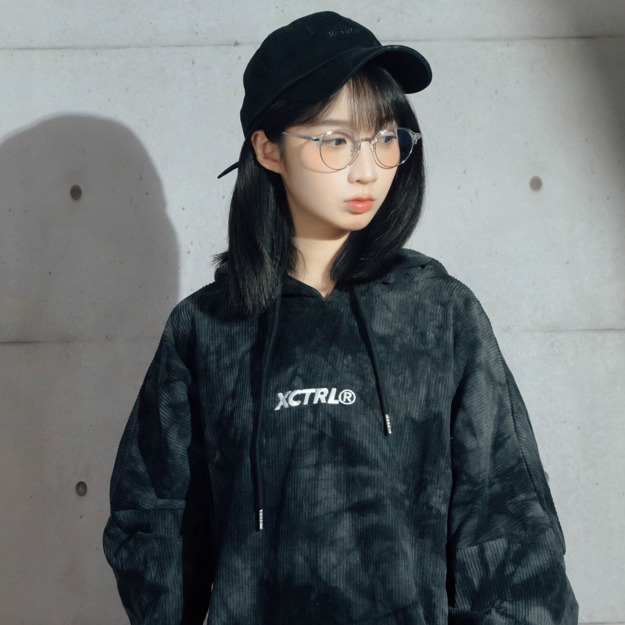 XCTRL 紮染燈芯絨寬版帽T-黑