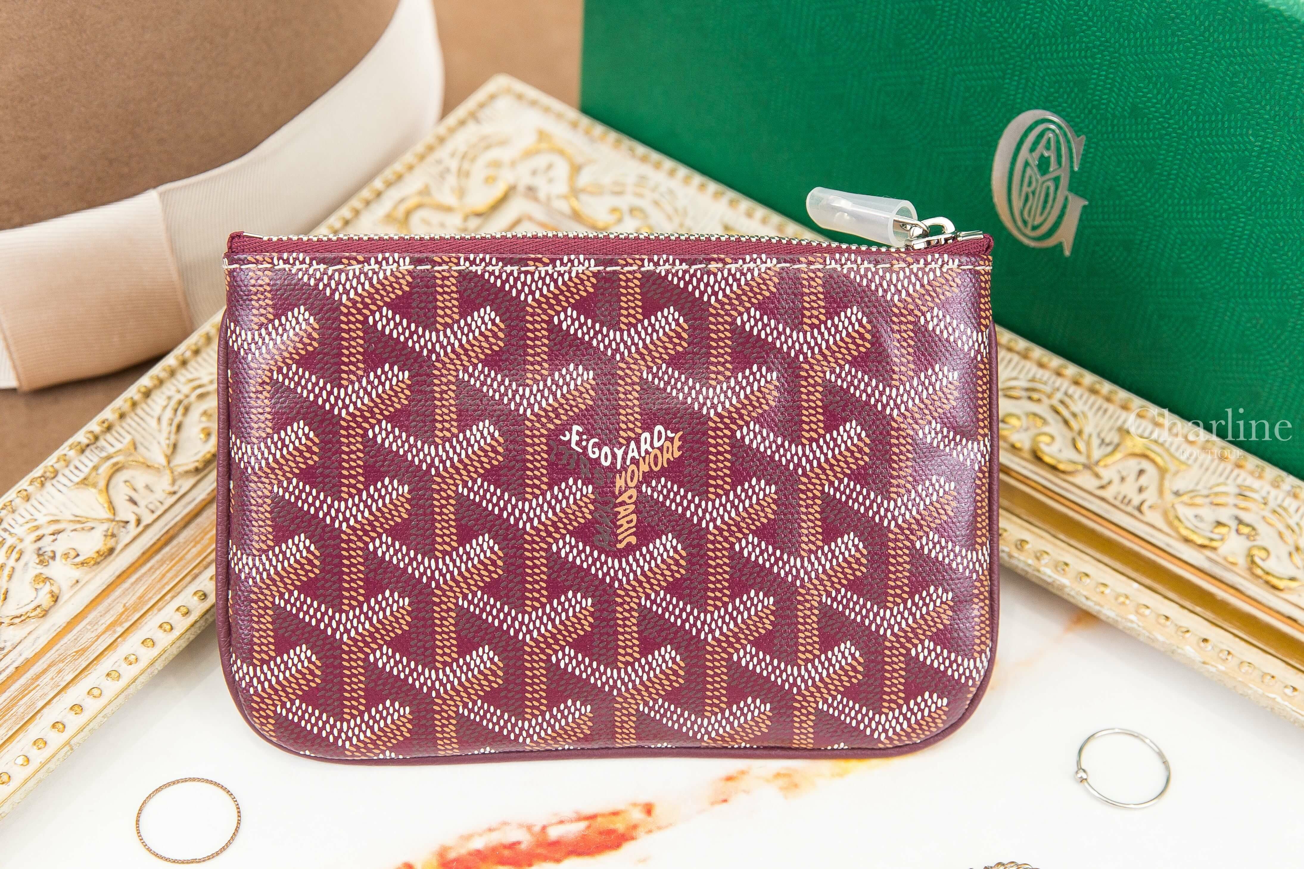 Goyard Sénat Mini Pouch 勃根地酒紅色迷你小牛皮黃色內裡銀色拉鍊零錢包-Charline Boutique 精品代購