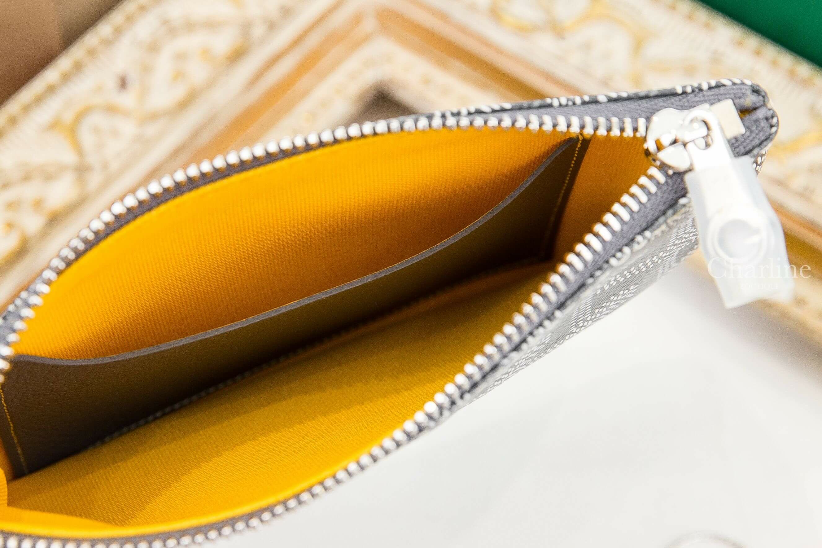 Goyard Sénat Mini Pouch 灰色迷你小牛皮黃色內裡銀色拉鍊零錢包-Charline Boutique 精品代購