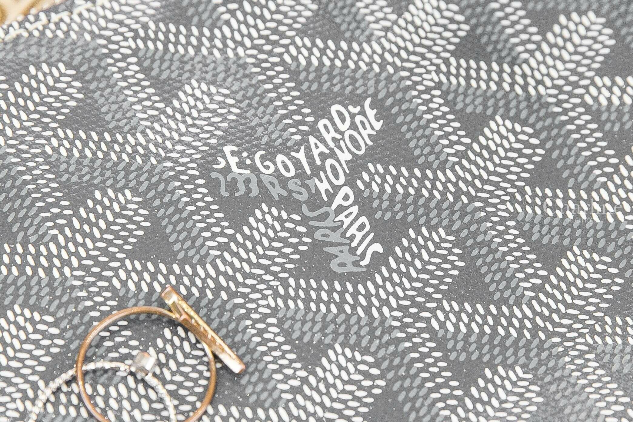 Goyard Sénat Mini Pouch 灰色迷你小牛皮黃色內裡銀色拉鍊零錢包