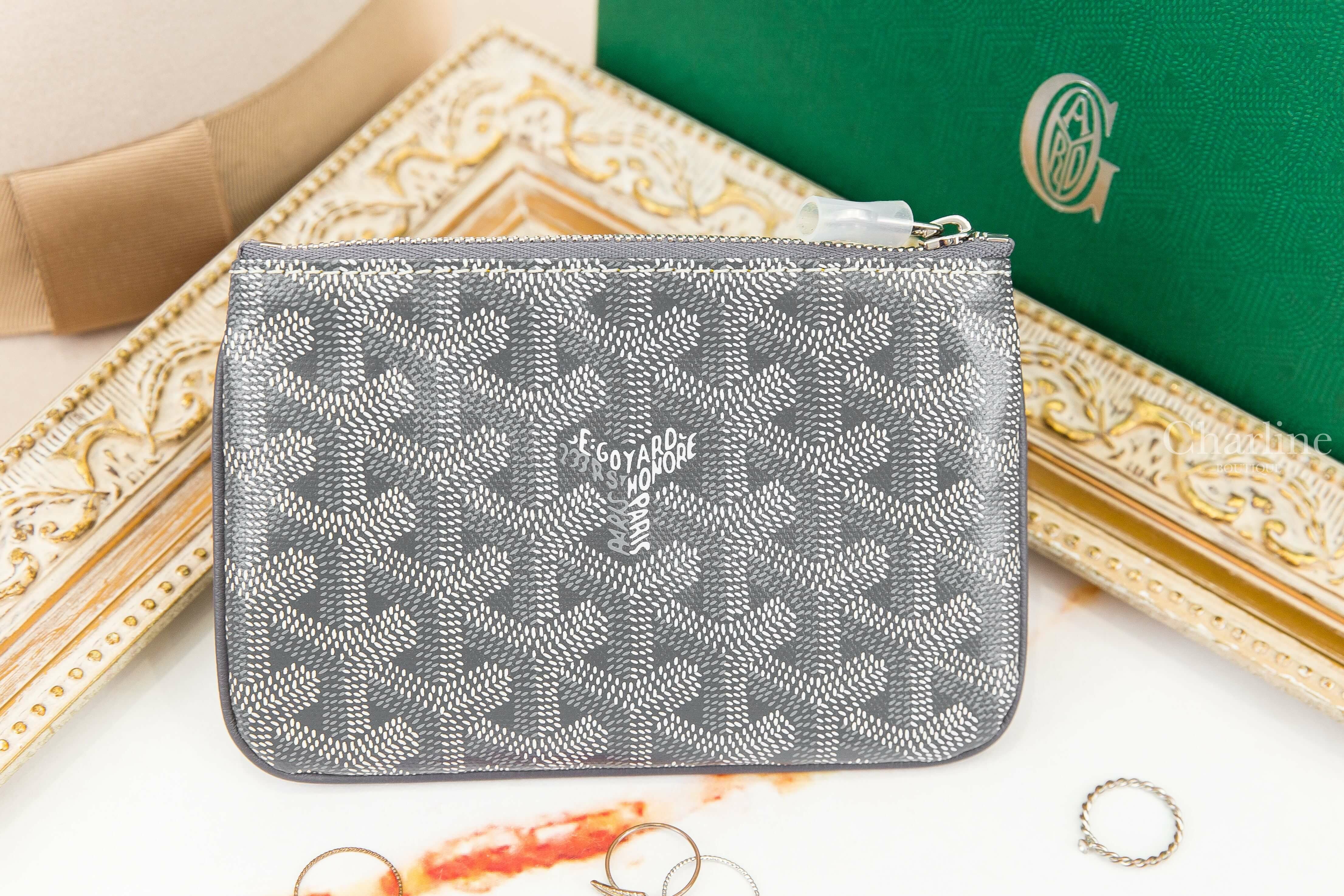 Goyard Sénat Mini Pouch 灰色迷你小牛皮黃色內裡銀色拉鍊零錢包-Charline Boutique 精品代購