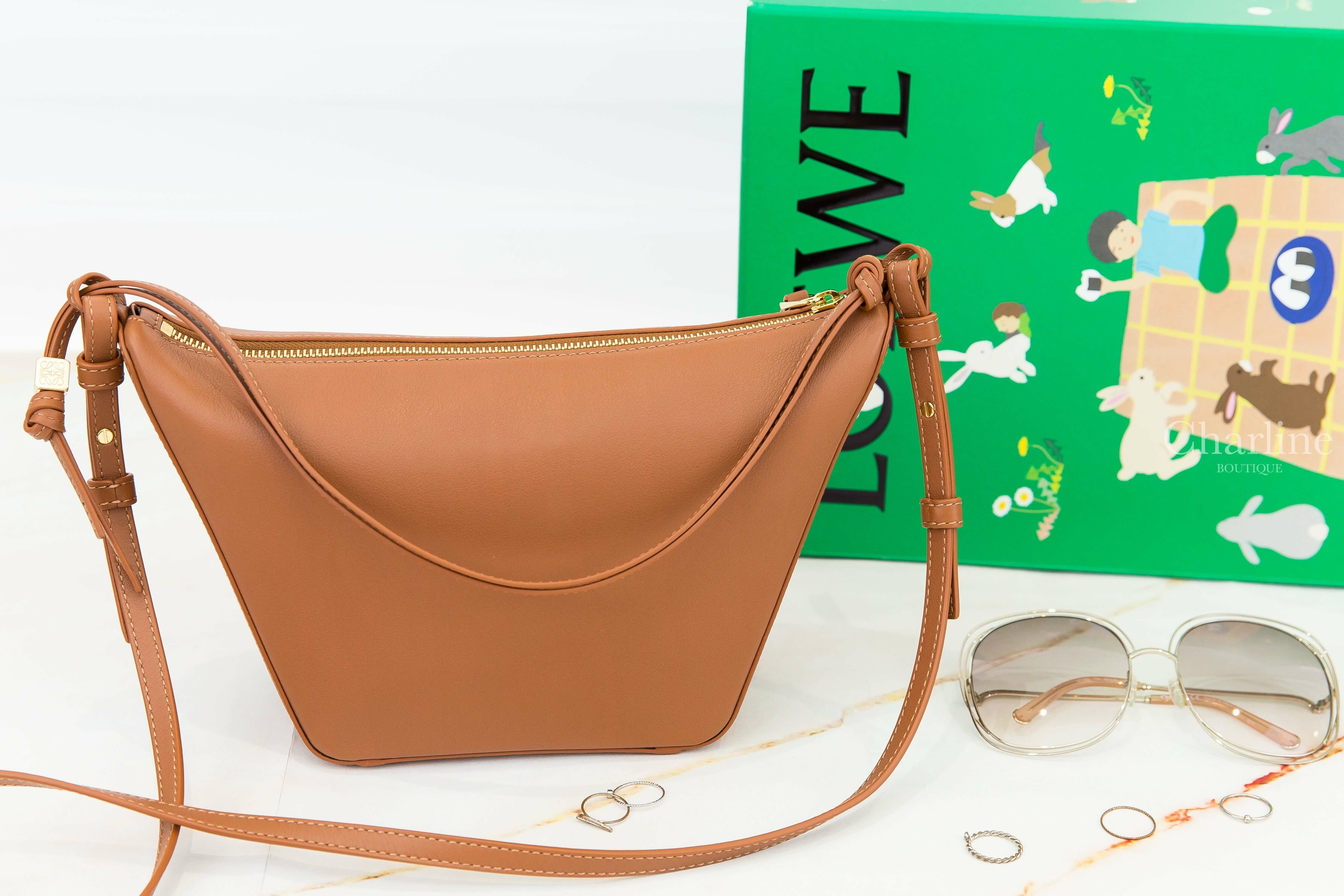 Loewe Mini Hammock Hobo In Classic Calfskin 棕褐色小牛皮金色Logo骰子迷你手提肩背包-Charline Boutique 精品代購
