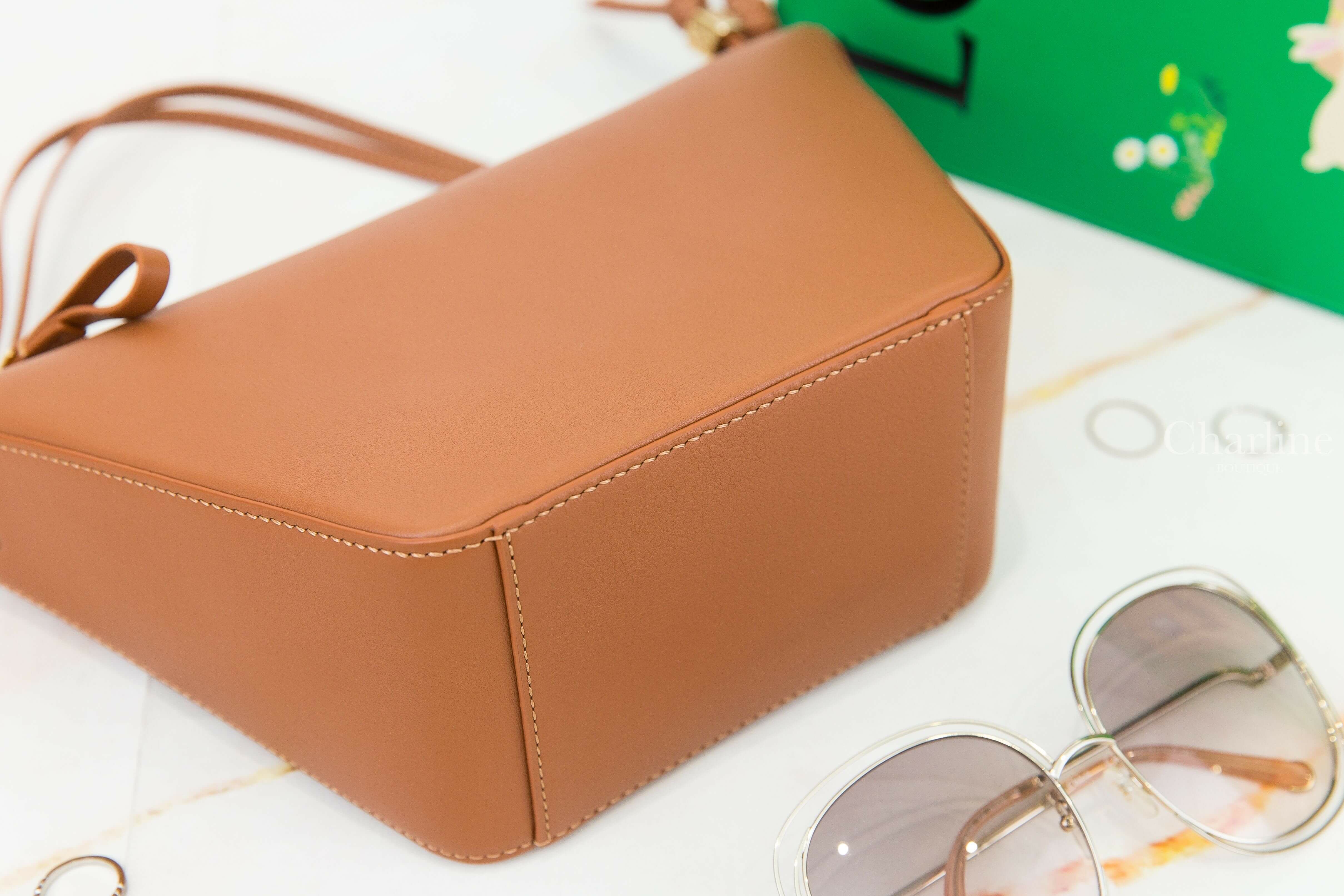 Loewe Mini Hammock Hobo In Classic Calfskin 棕褐色小牛皮金色Logo骰子迷你手提肩背包-Charline Boutique 精品代購