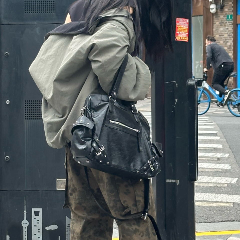 STUD POCKET BIG BAG IN BLACK