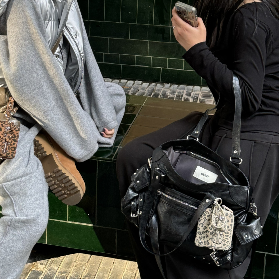 STUD POCKET BIG BAG IN BLACK