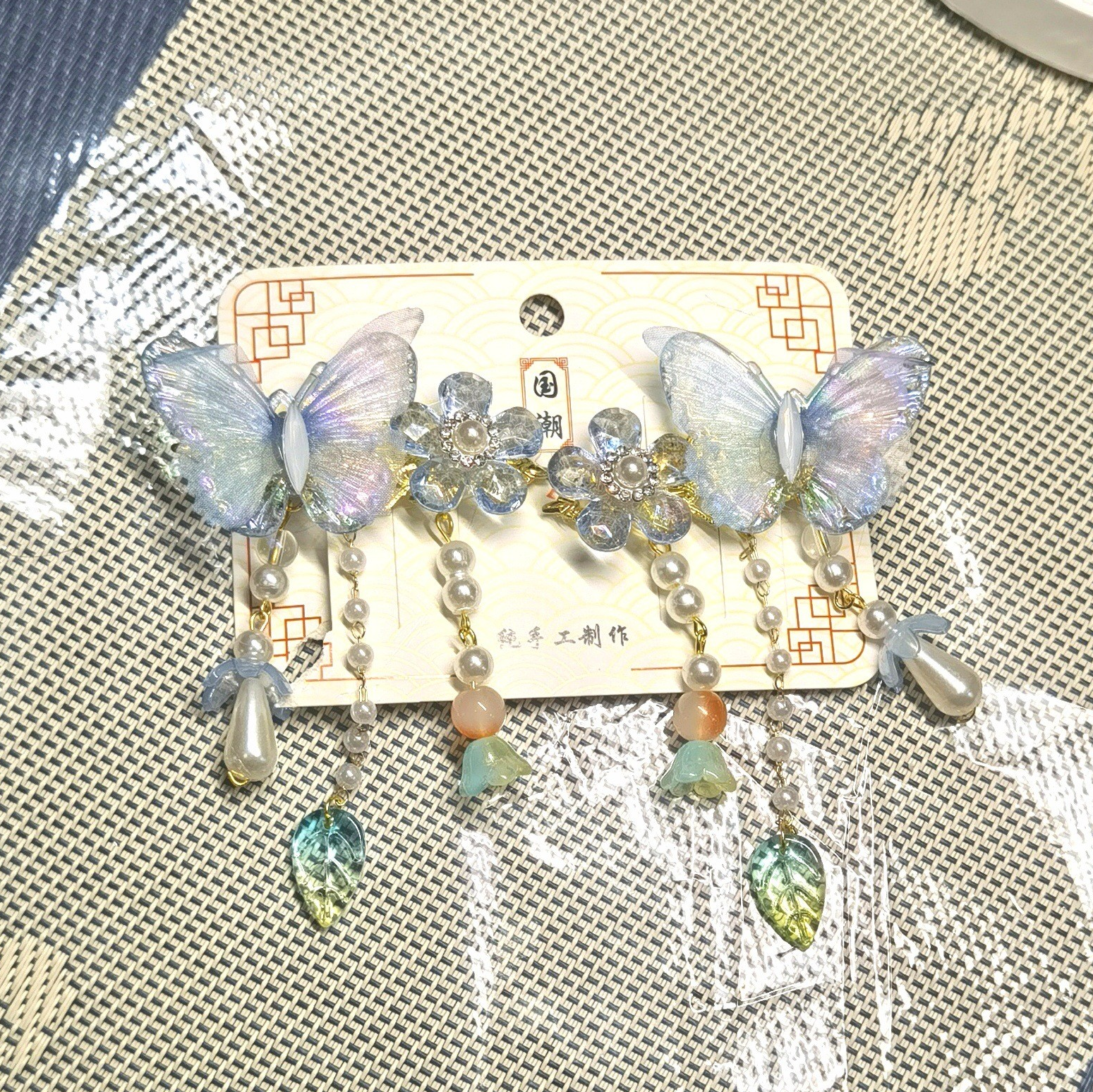 Ancient-Style Hanfu with Ethereal Butterfly Hair Clip