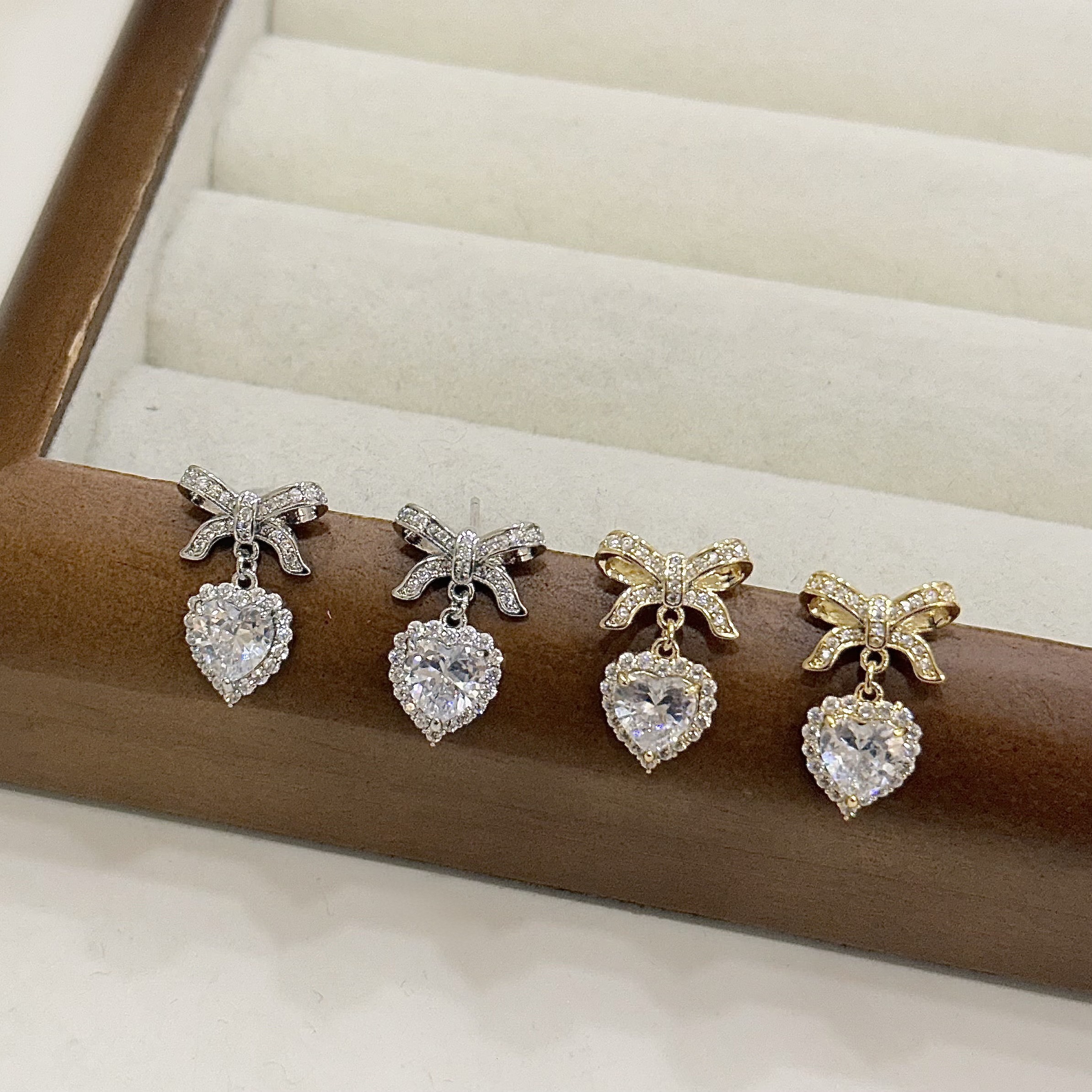 Q36滿鑽蝴蝶結愛心垂吊