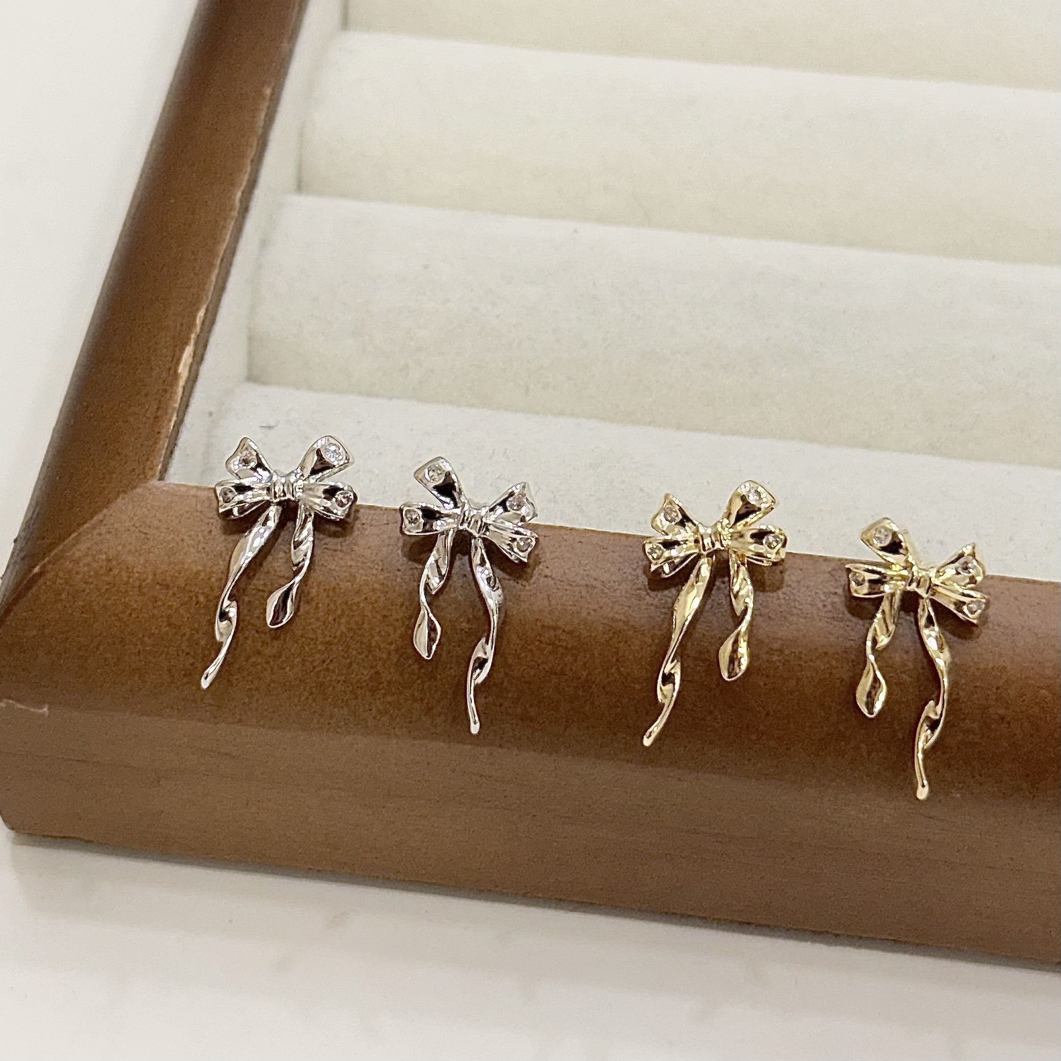 Q38緞帶蝴蝶結耳針