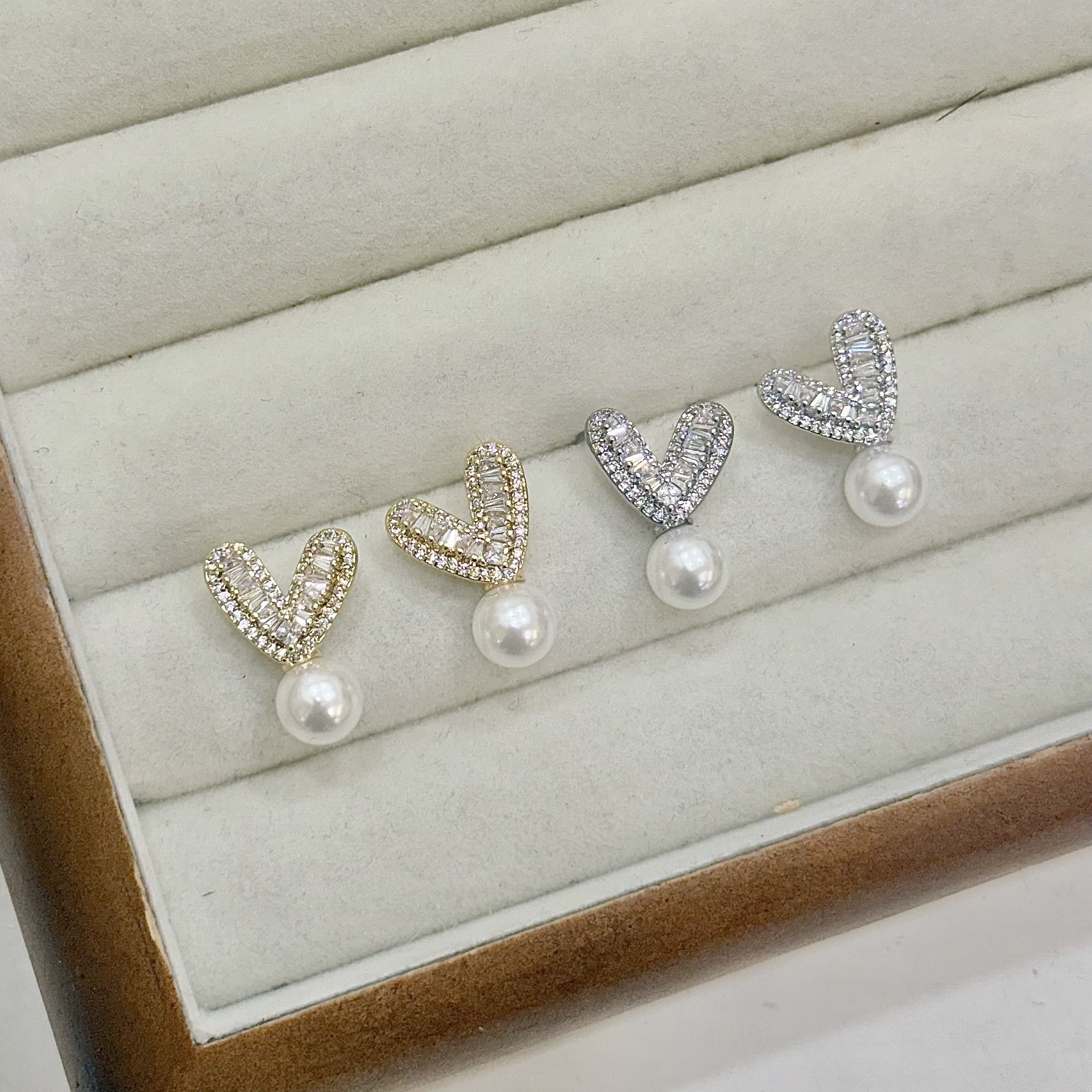 Z581鋯石愛心珍珠耳針