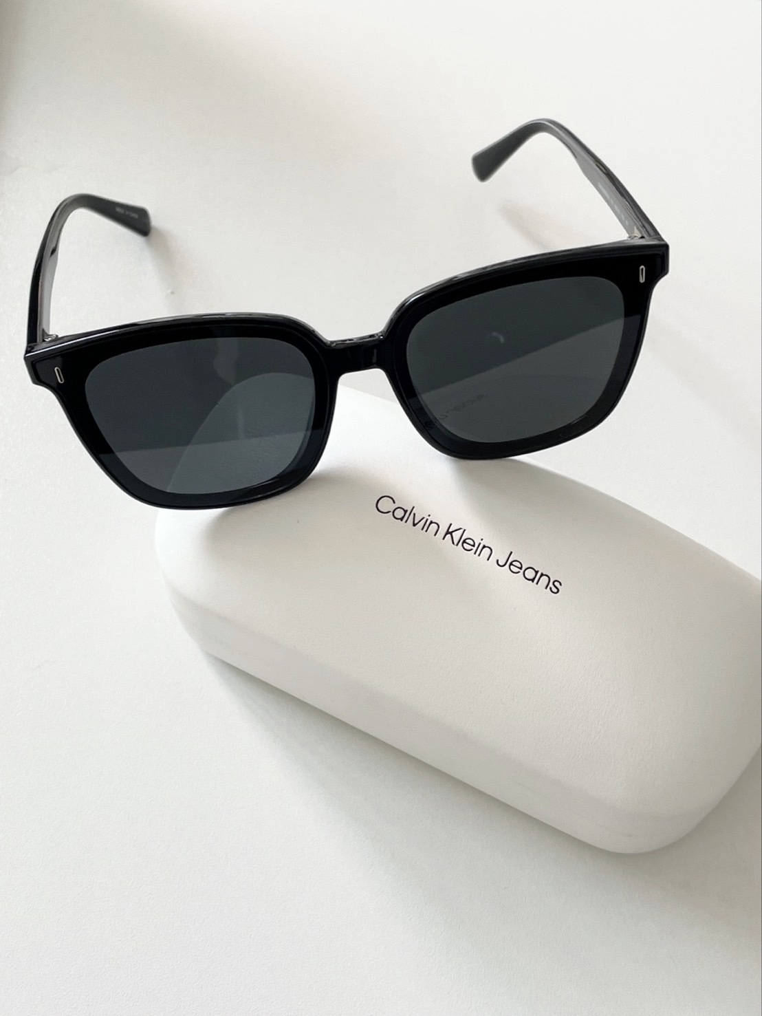 CALVIN KLEIN CK 外線墨鏡 方框 太陽眼鏡 男女同款情侶款 黑色