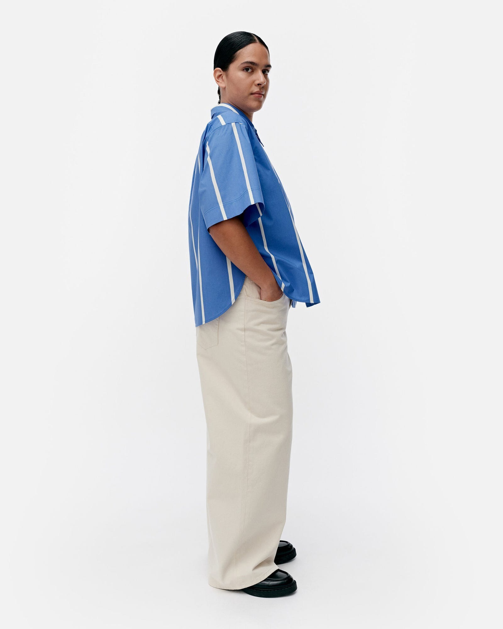 SINERTÄVÄ PUHVELI 條紋襯衫