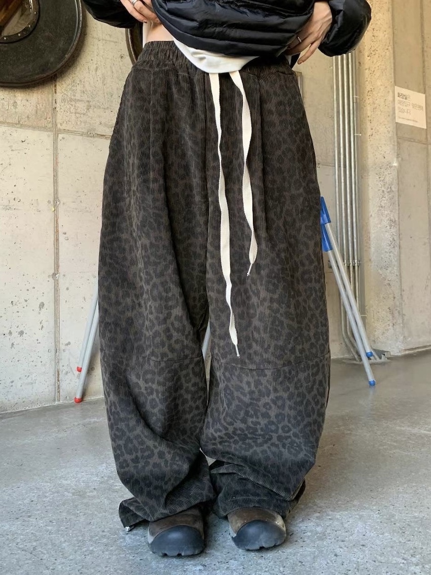(UNISEX) drawstring waist corduroy leopard print wide trousers