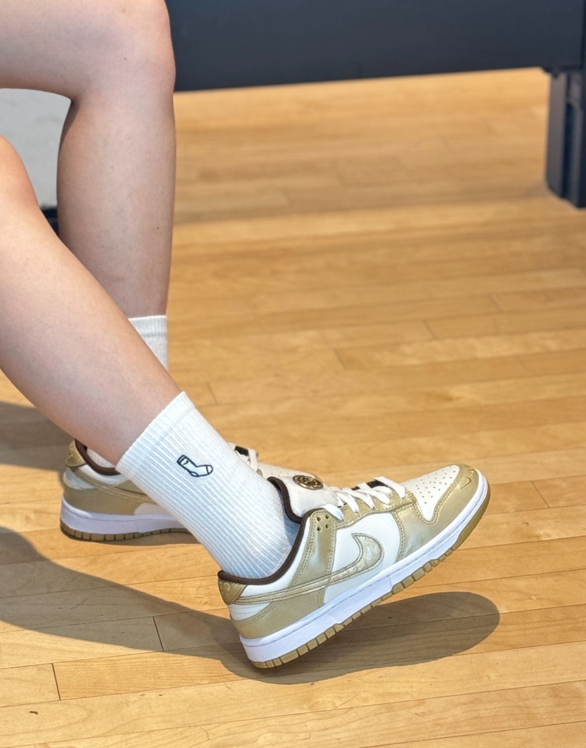 Nike Dunk Low 奶油金牌 古銅金 奶茶金 米白色 皮革 刺繡 女款 HM3695-071/預購