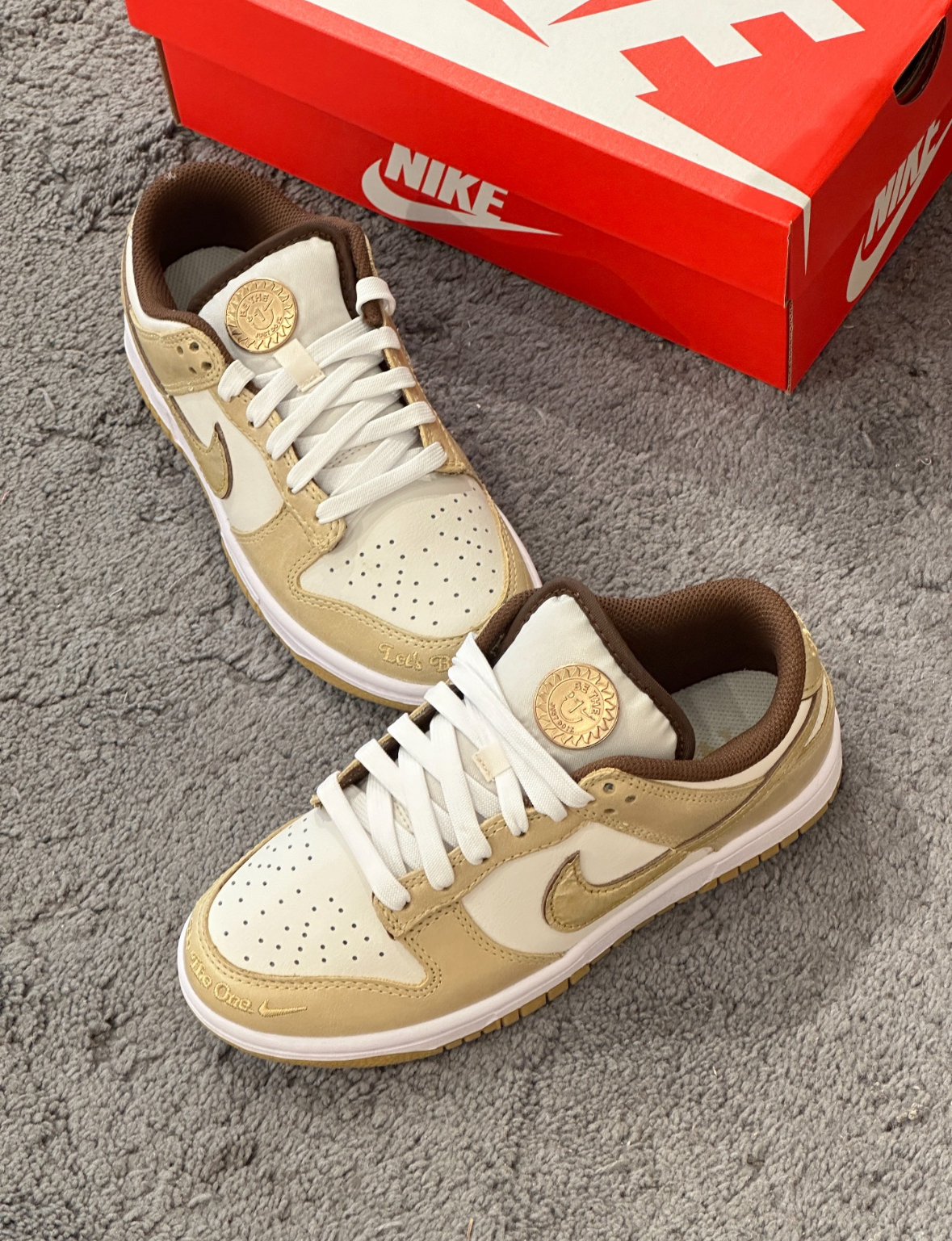 Nike Dunk Low 奶油金牌 古銅金 奶茶金 米白色 皮革 刺繡 女款 HM3695-071/預購