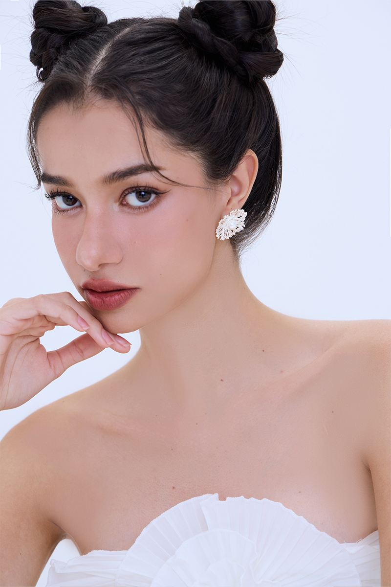 法式金屬珍珠花朵。銀針耳環(銀)