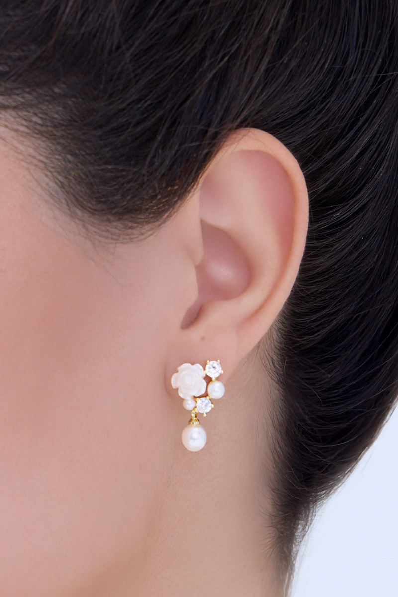 白玫瑰珍珠鋯石。銀針耳環