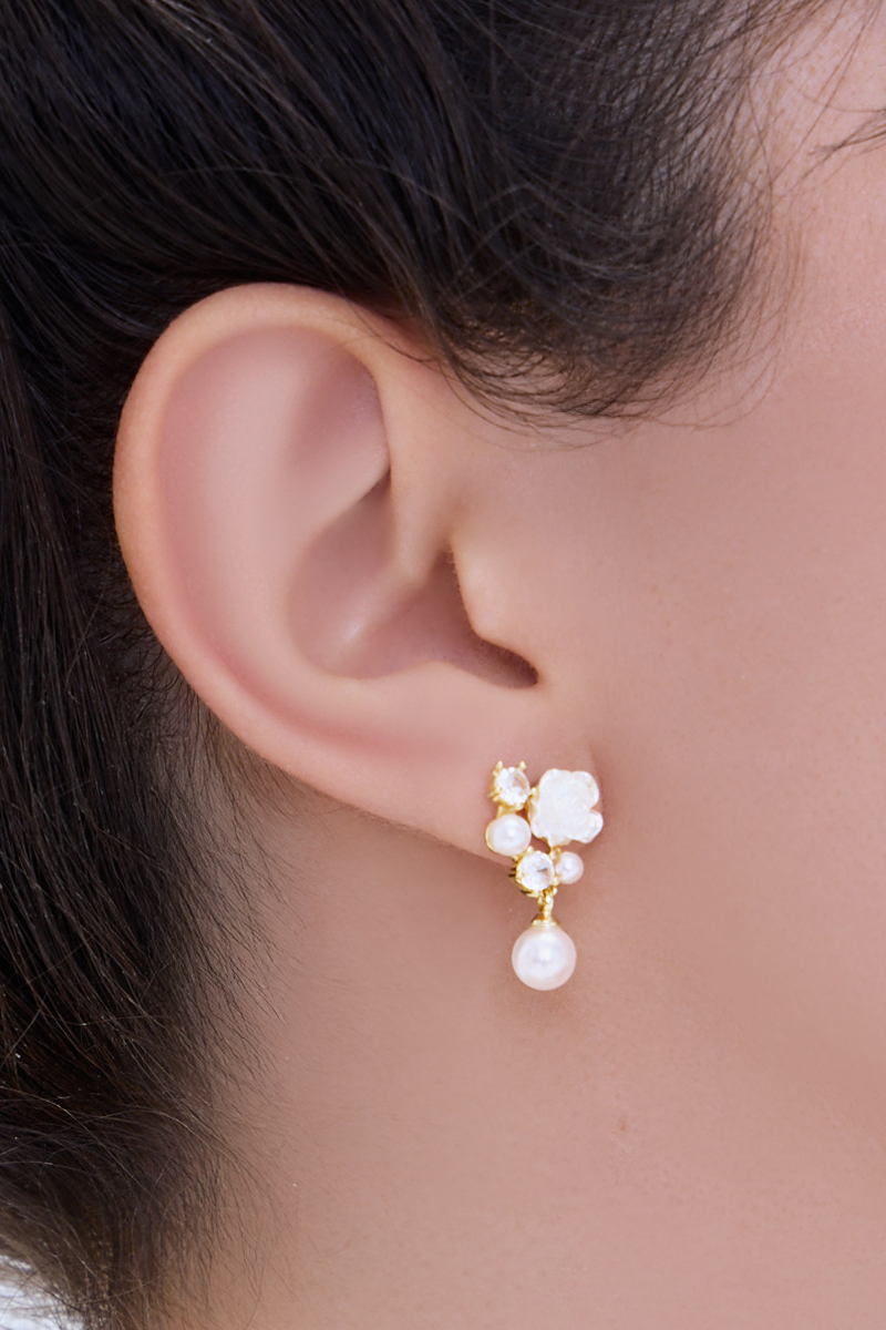 白玫瑰珍珠鋯石。夾式耳環