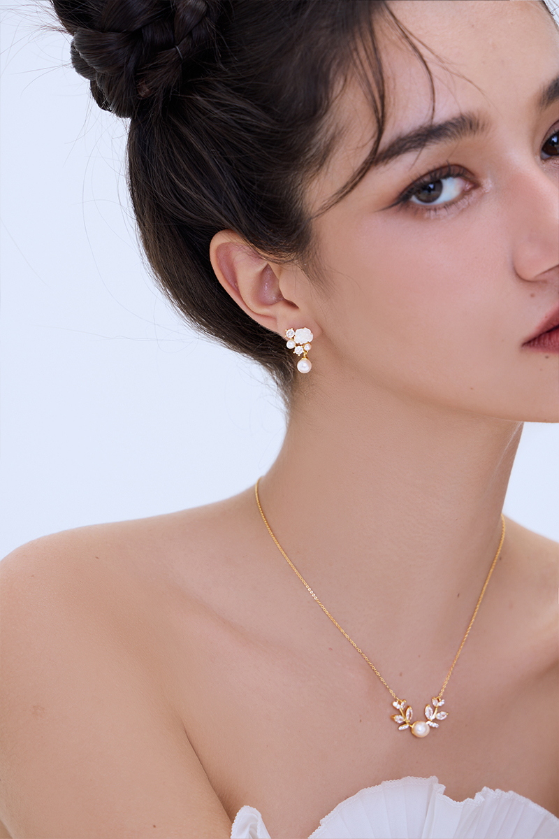 白玫瑰珍珠鋯石。夾式耳環