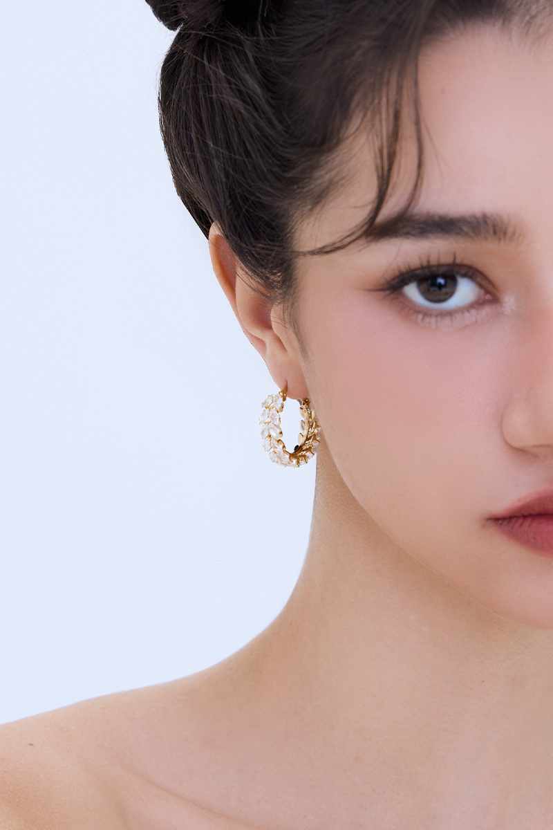 鋯石麥穗圈圈耳環。針式耳環