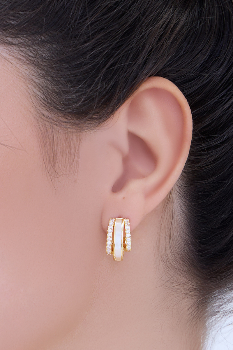 三層貝殼鋯石。銀針耳環