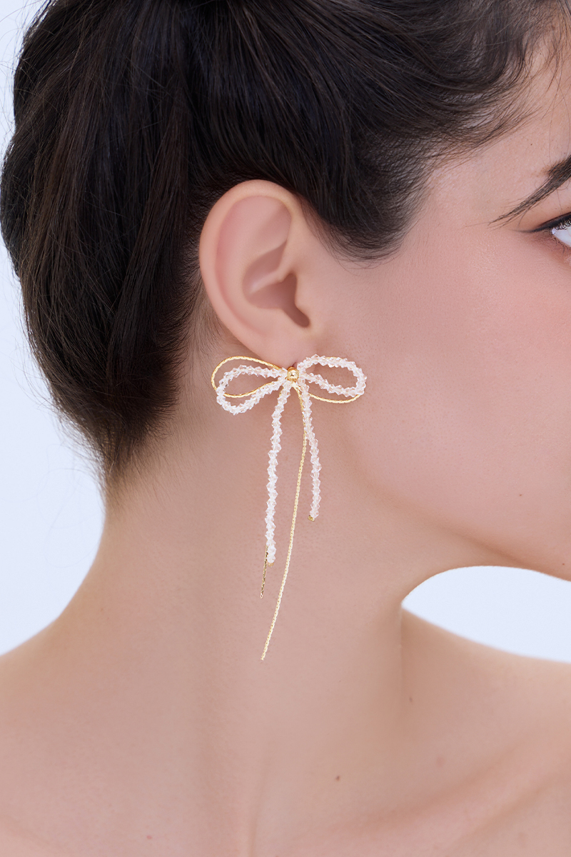水晶串珠蝴蝶結。銀針耳環
