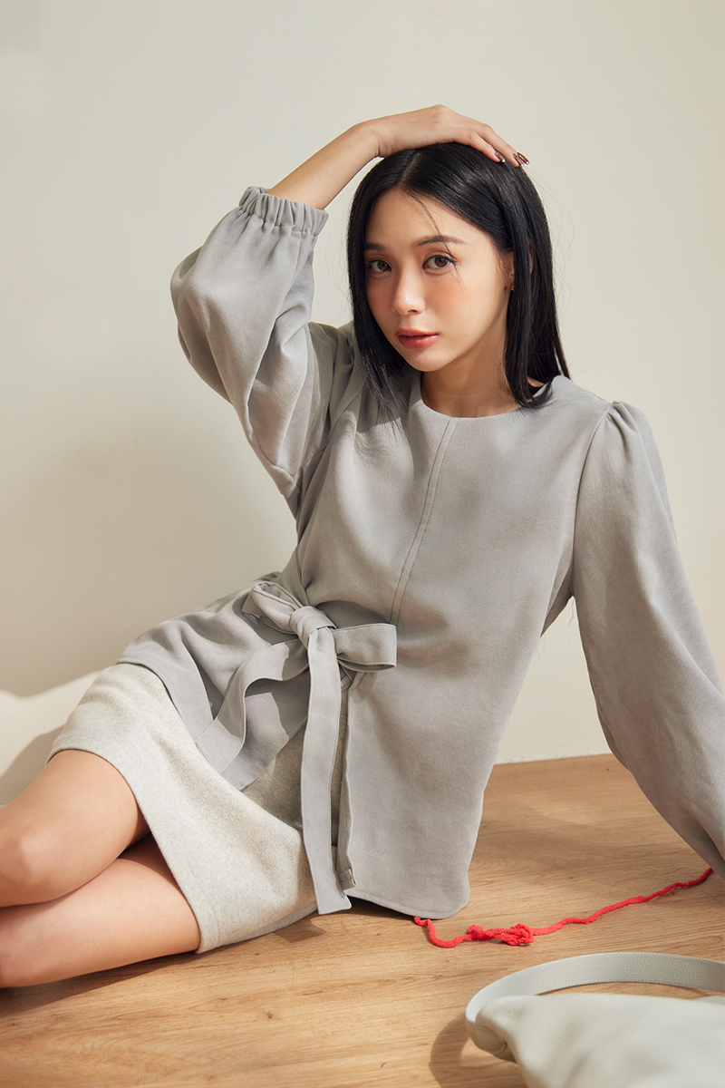 前擺開衩綁帶上衣