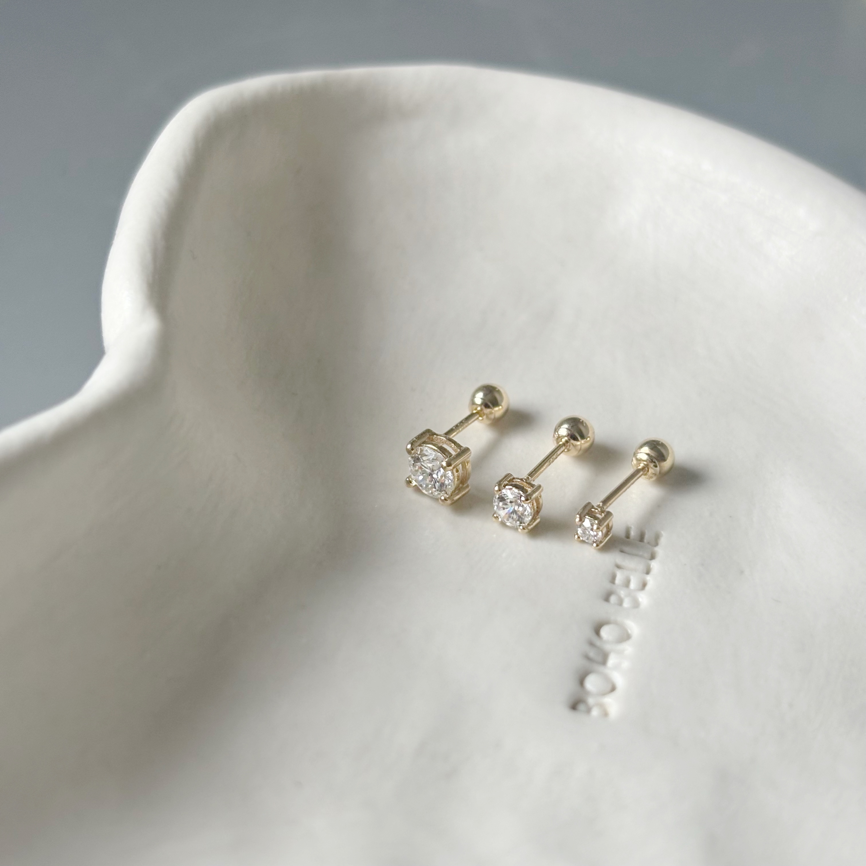 14K經典四爪3分真鑽轉珠耳環