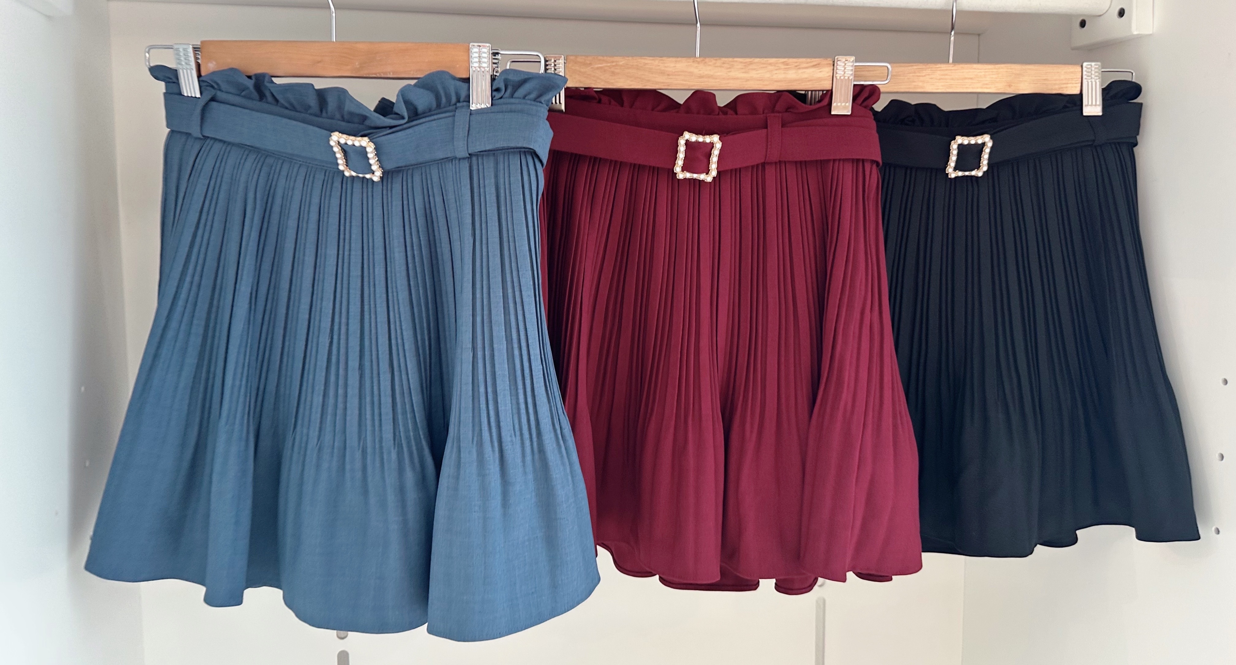 PLEATED SHORT RUFFLED SKIRT