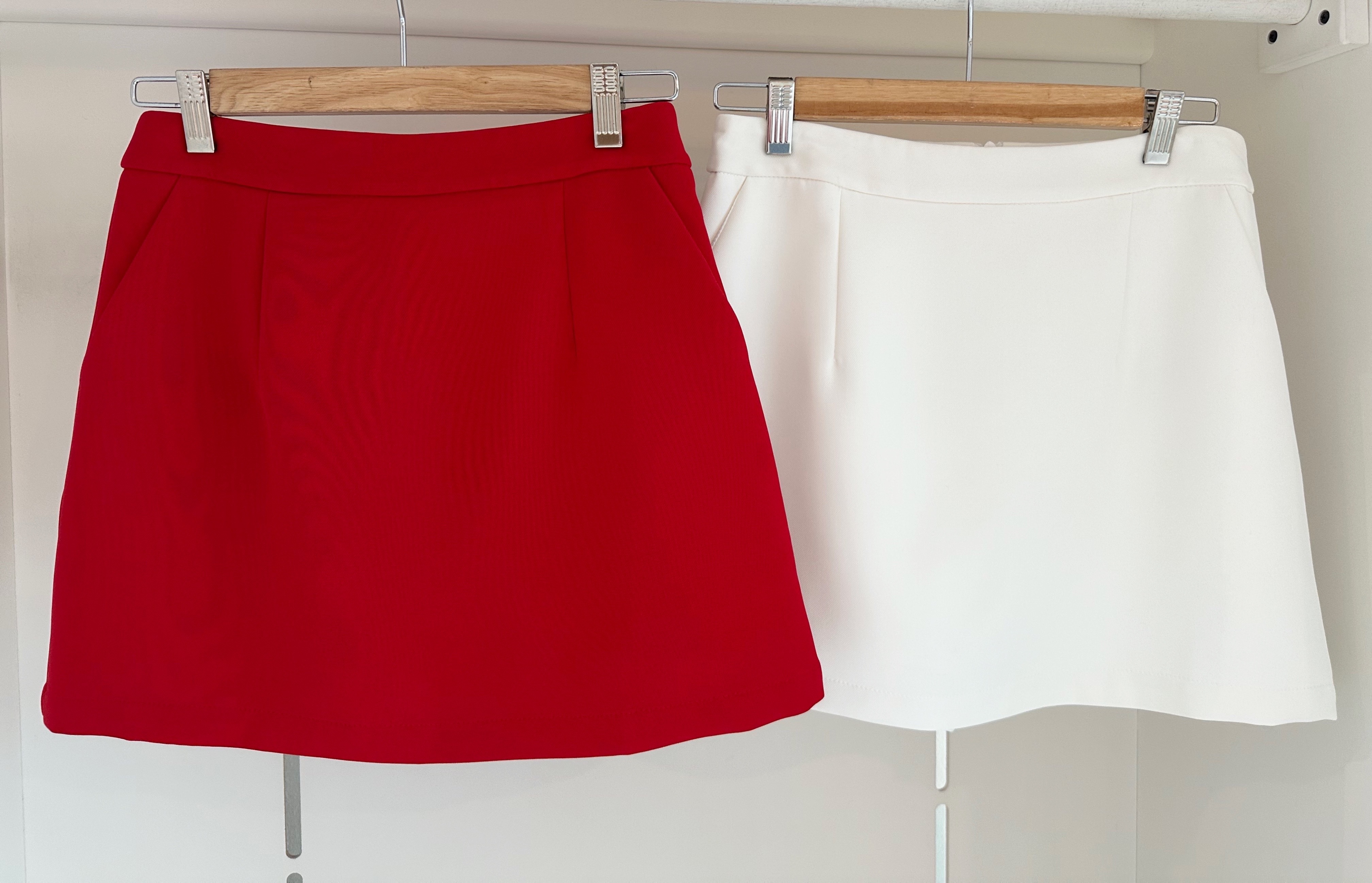 SOLID POCKET SHORT SKIRT