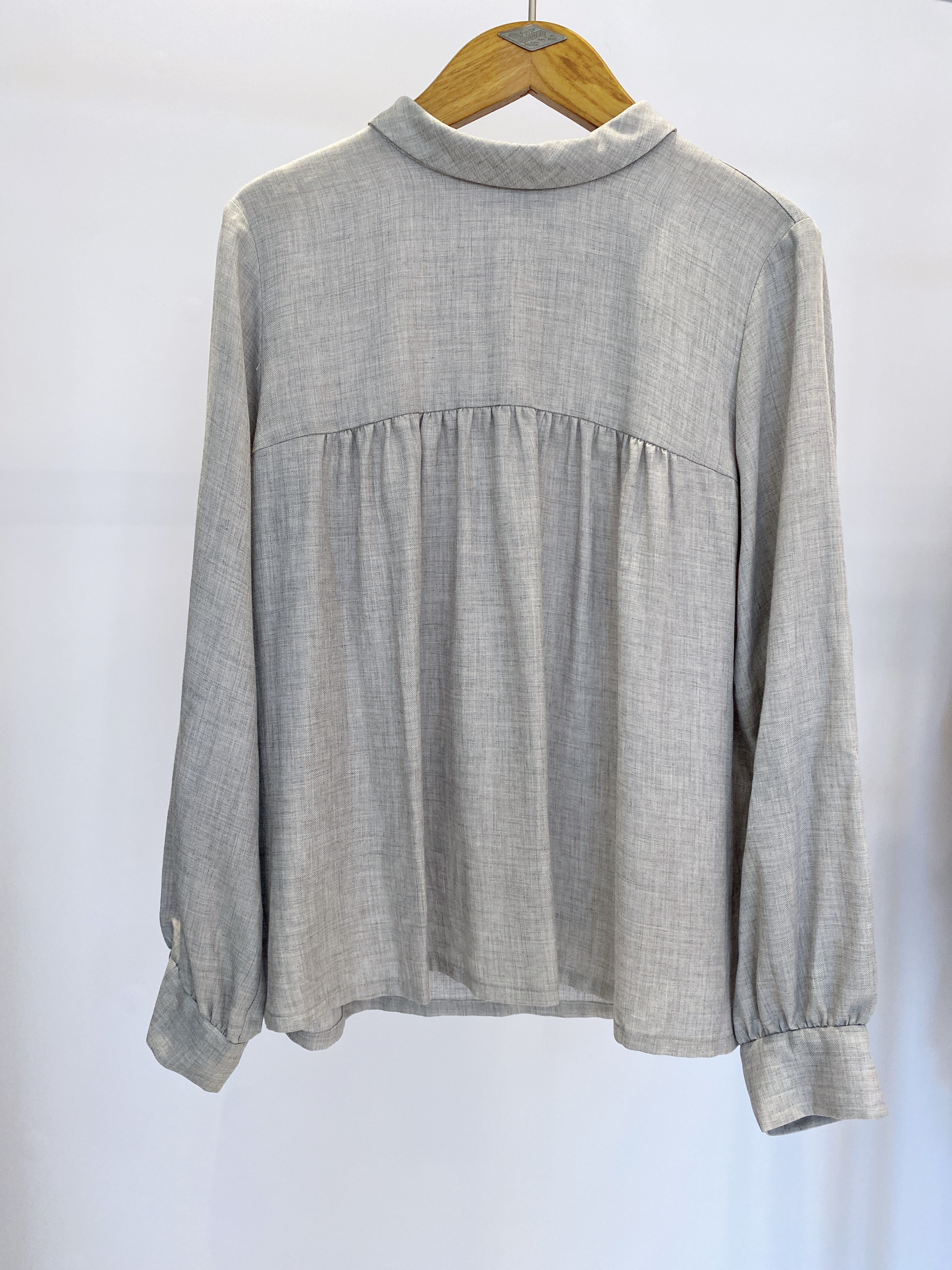 翻領胸抓褶上衣