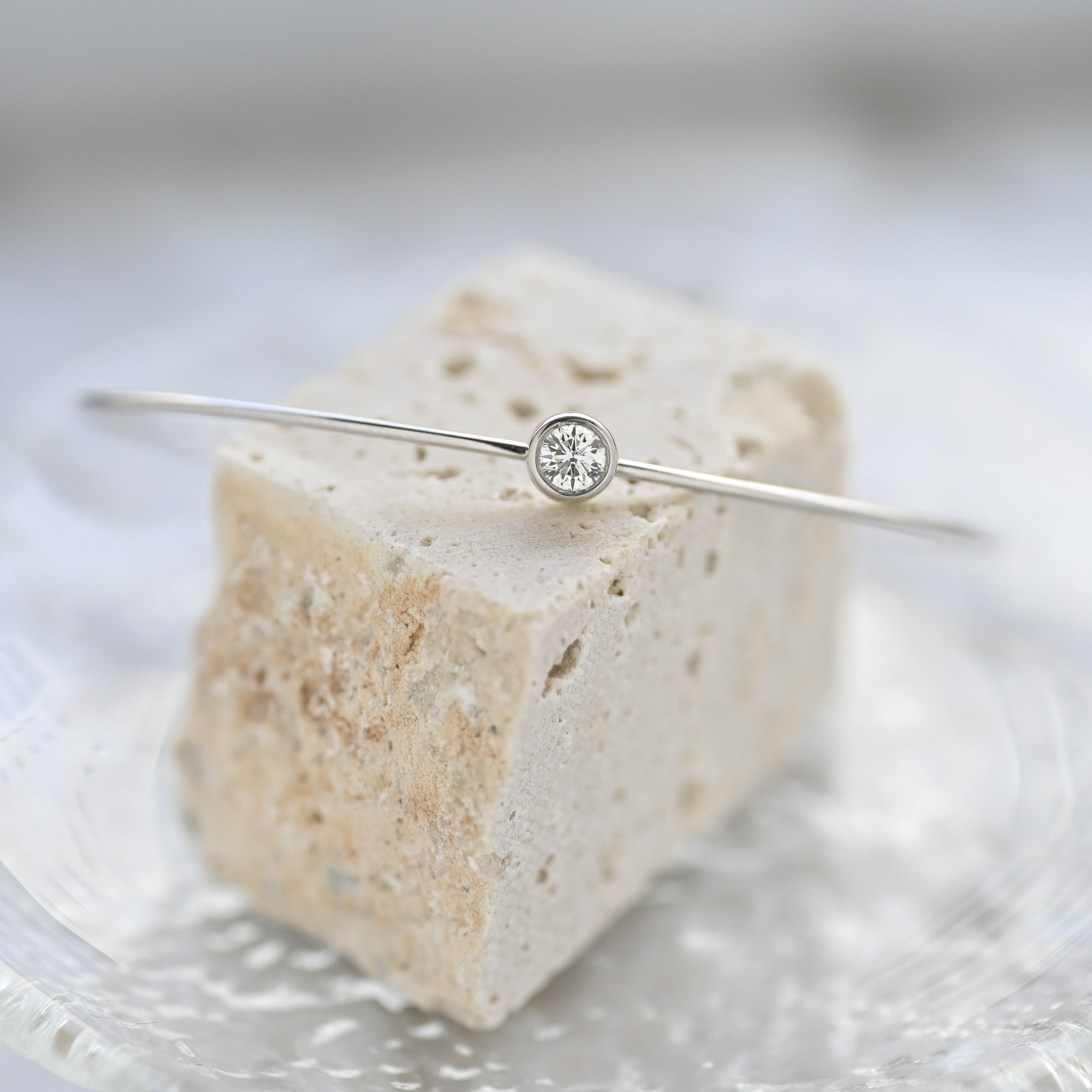 18K Single diamond 0.20ct flex bangle