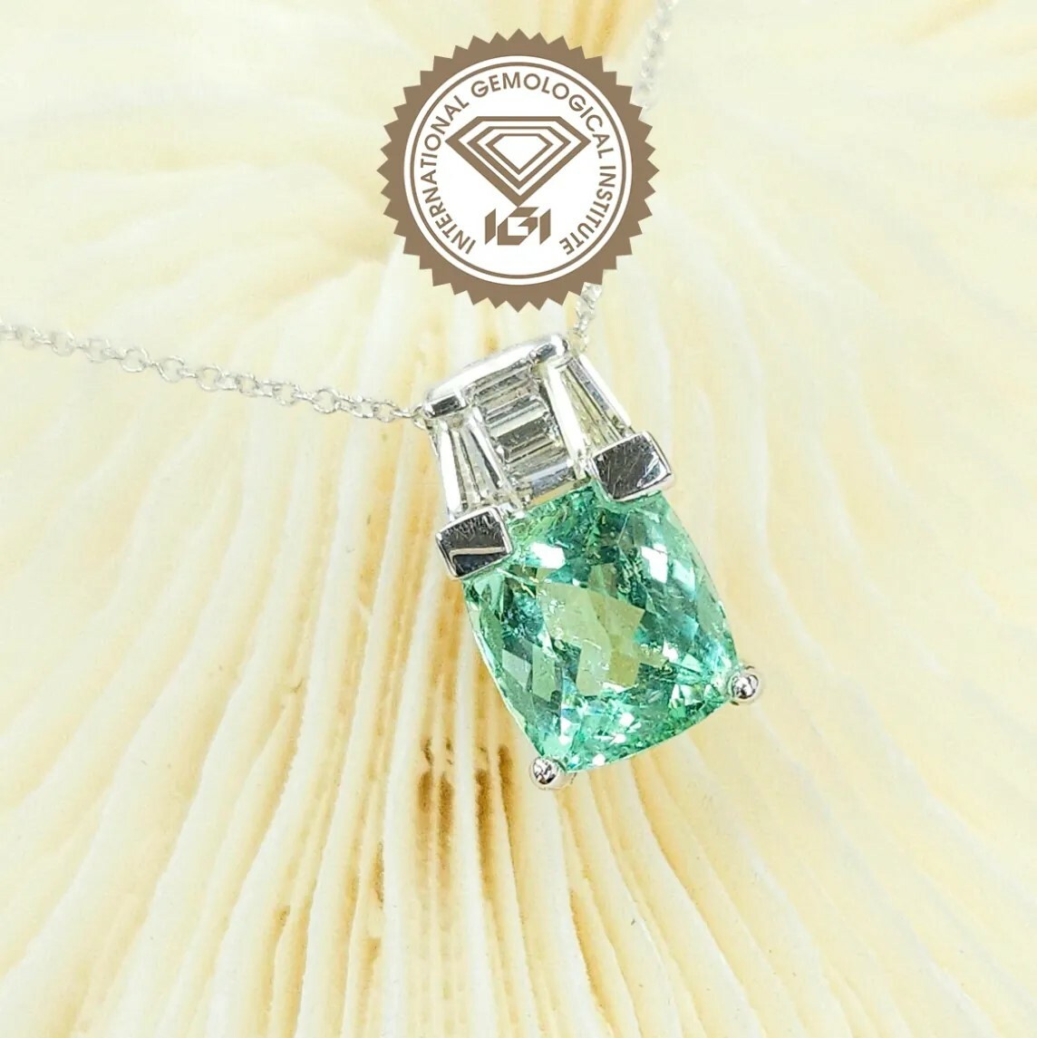 18K White Gold 2.19ct Green Tourmaline and Diamond Pendant