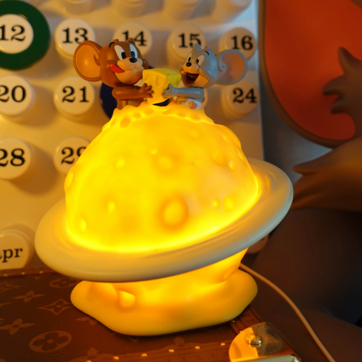 SOAP STUDIO X TOM&JERRY 湯姆貓與傑利鼠 起司月球 融化 小夜燈 拍拍燈 擺設 公仔 / 預購