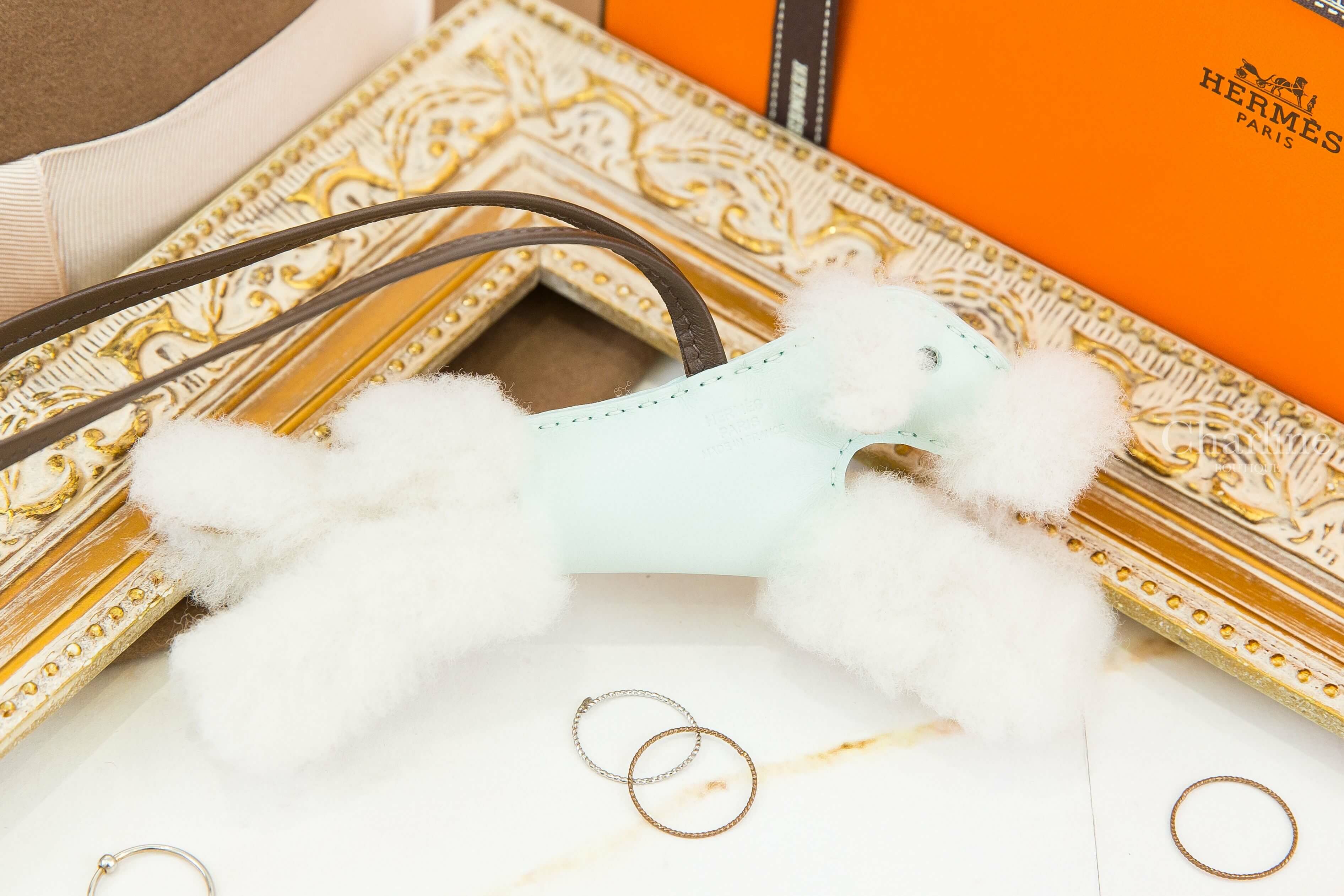 Hermès Hermès Budy Charm 淺米色/辣薄荷綠/巧克力色羊毛獵狐梗犬吊飾-Charline Boutique 精品代購