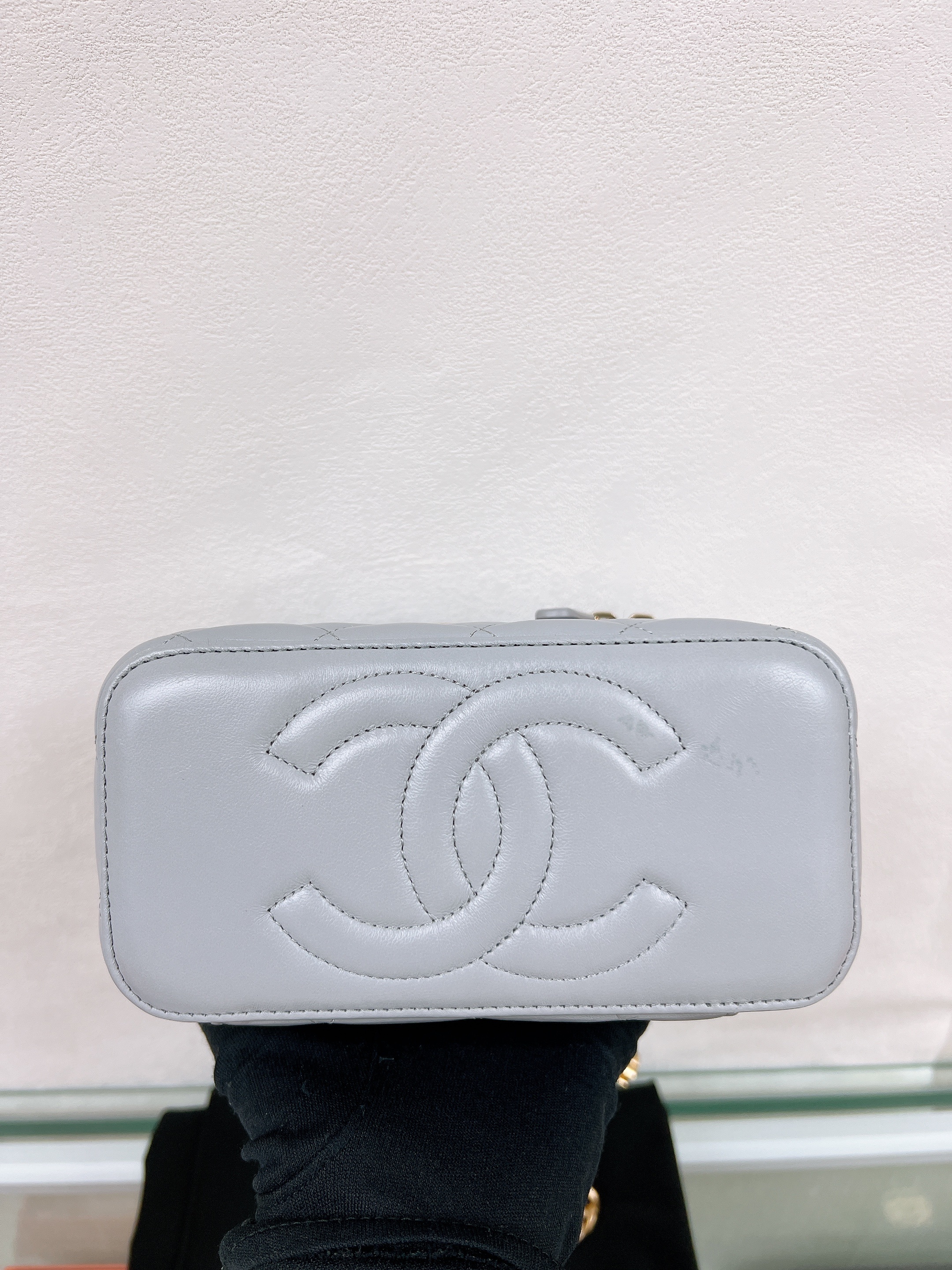 Chanel vanity with adjustable chain (grey)