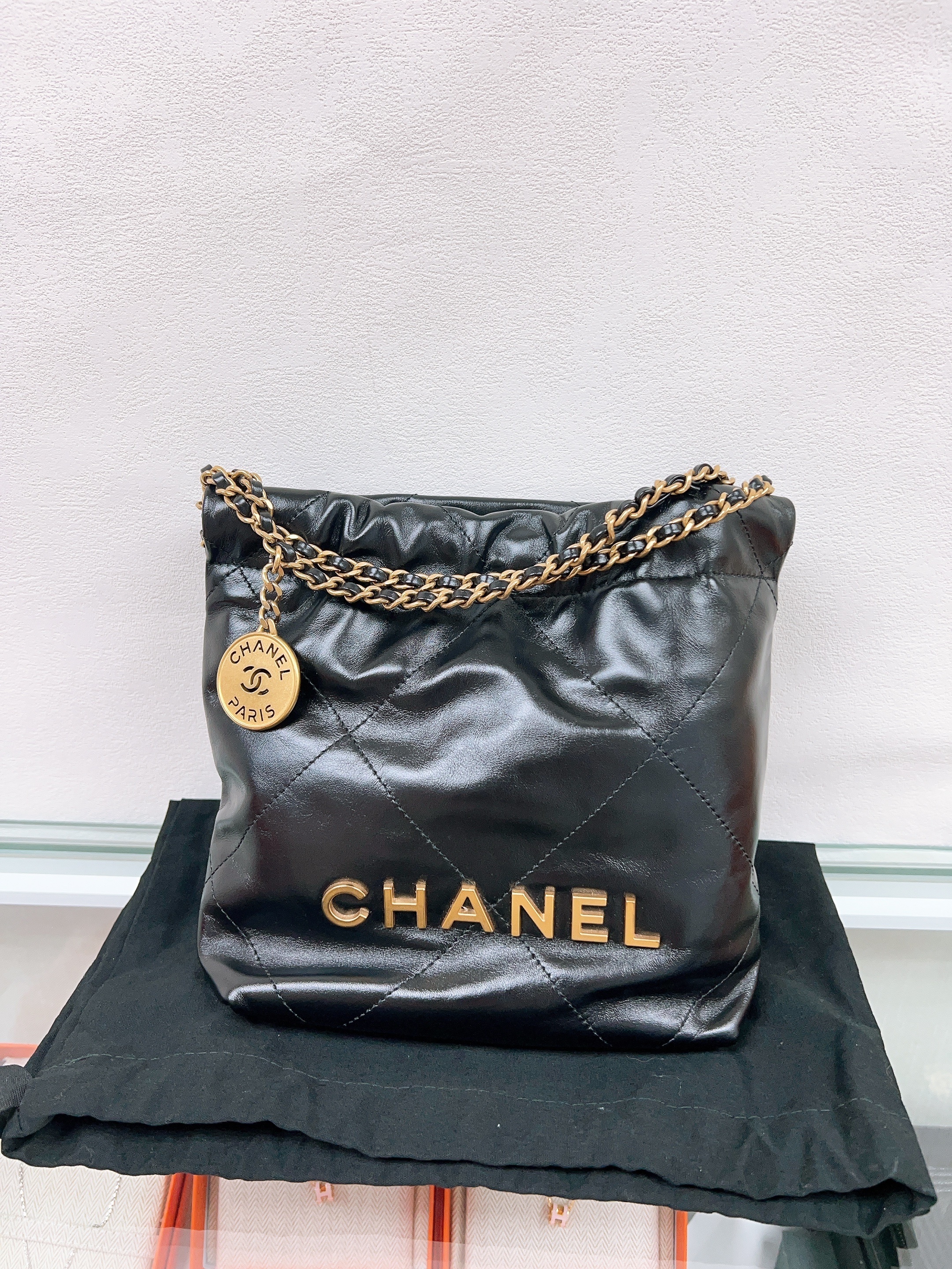 Chanel 22 bag mini (black GHW)