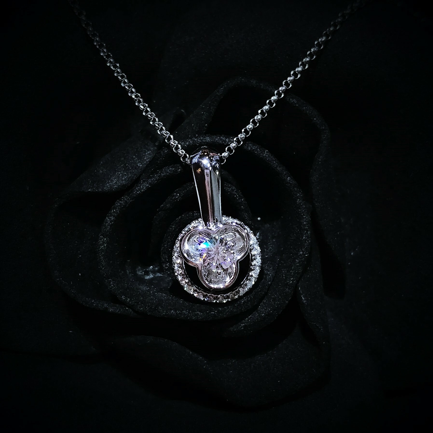 18K White Gold 0.30ct Diamond Pendant