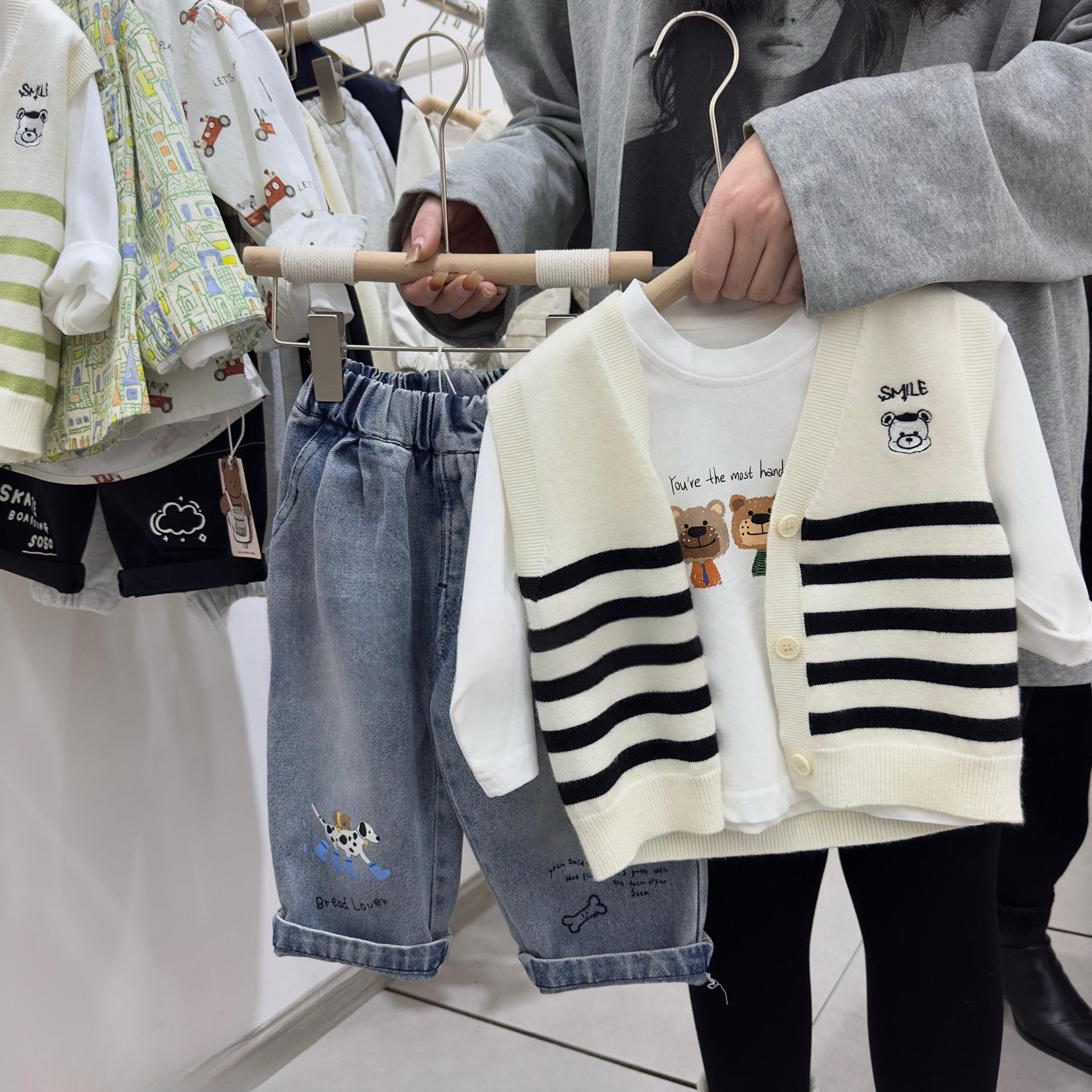 韓系小熊馬甲+打底衣