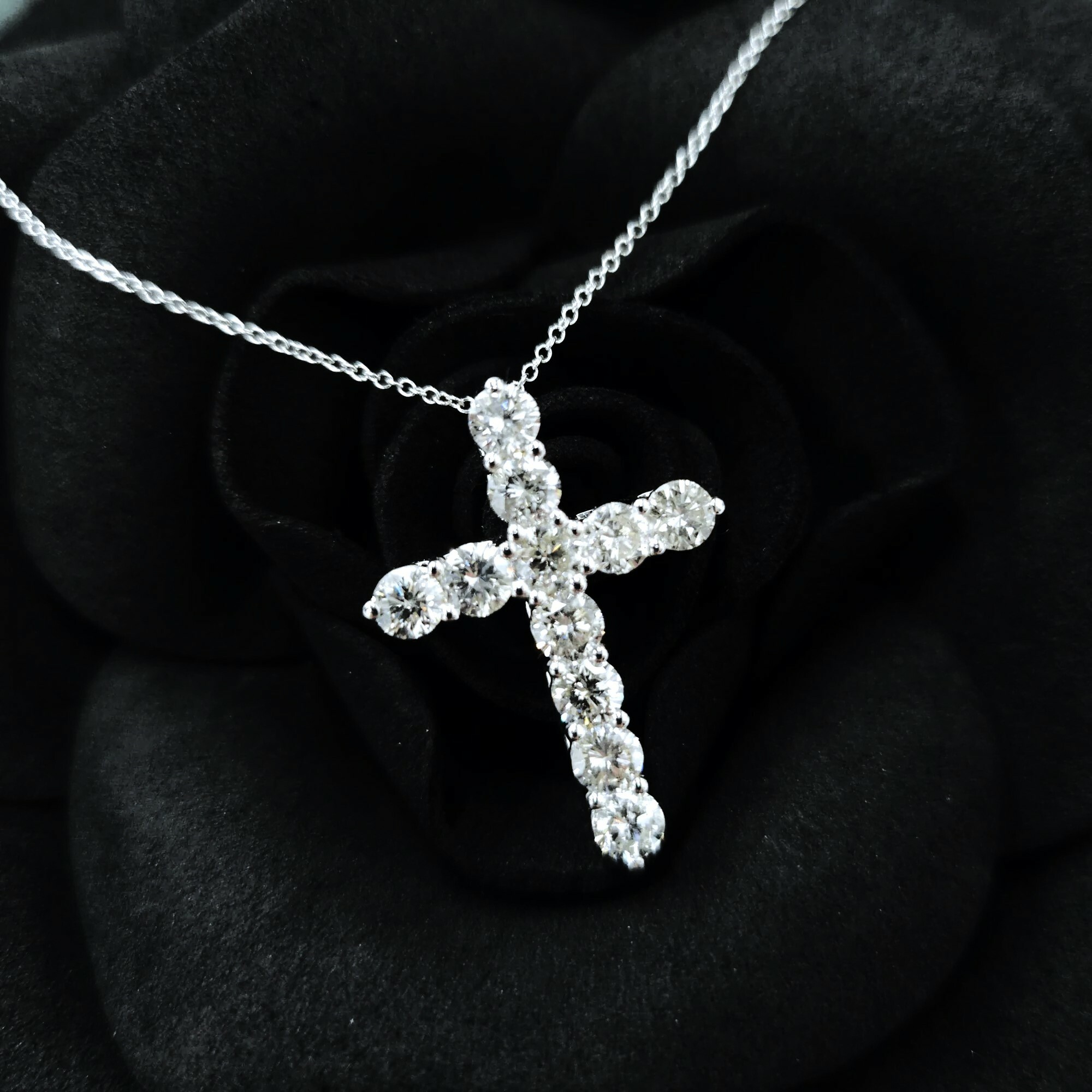 18K white Gold 2.05ct Diamond Pendent Cross