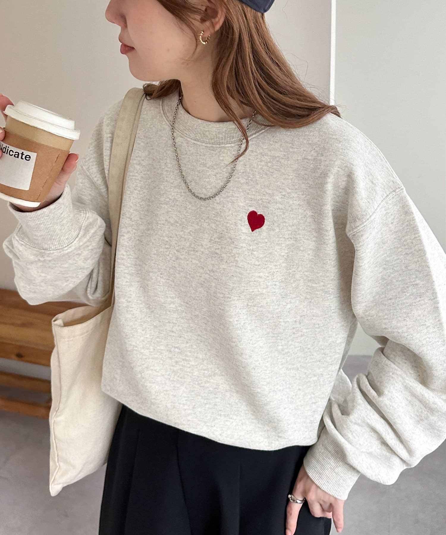 DISCOAT(ディスコート)  【WEB限定/新色追加】ハート刺繍スウェット米X紅愛心（DCZ1042206A0006）